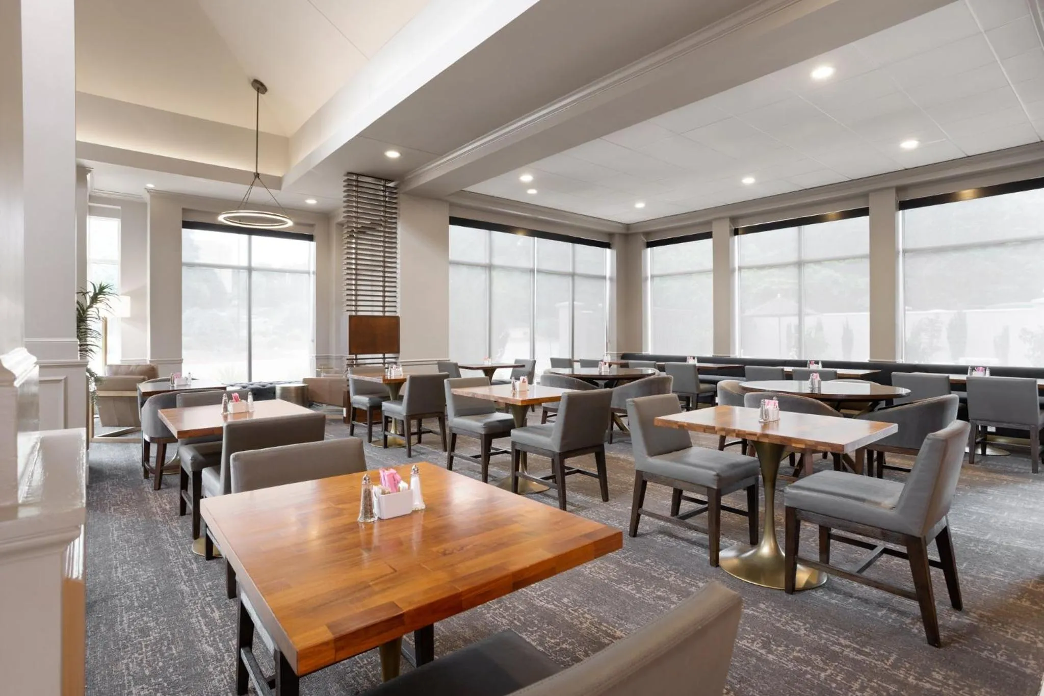Restaurant/places to eat in Crowne Plaza Nashville Airport by IHG
