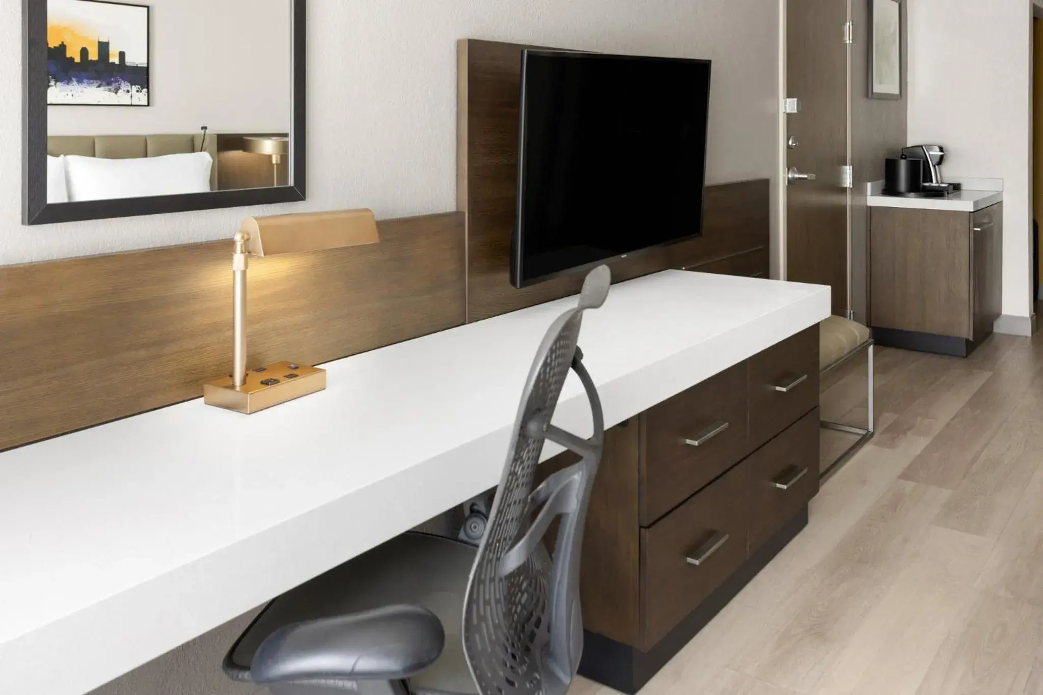 Standard King Room in Crowne Plaza Nashville Airport by IHG Standard King Room in Crowne Plaza Nashville Airport by IHG