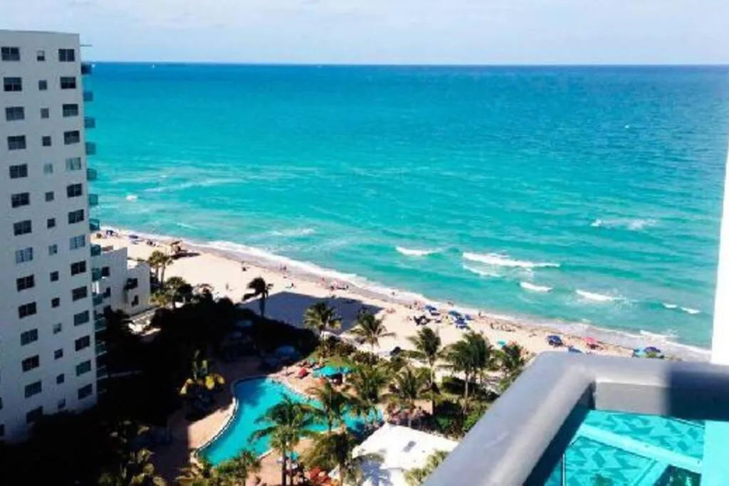 Property building in Beautiful penthouse condo with stunning views of both ocean and city