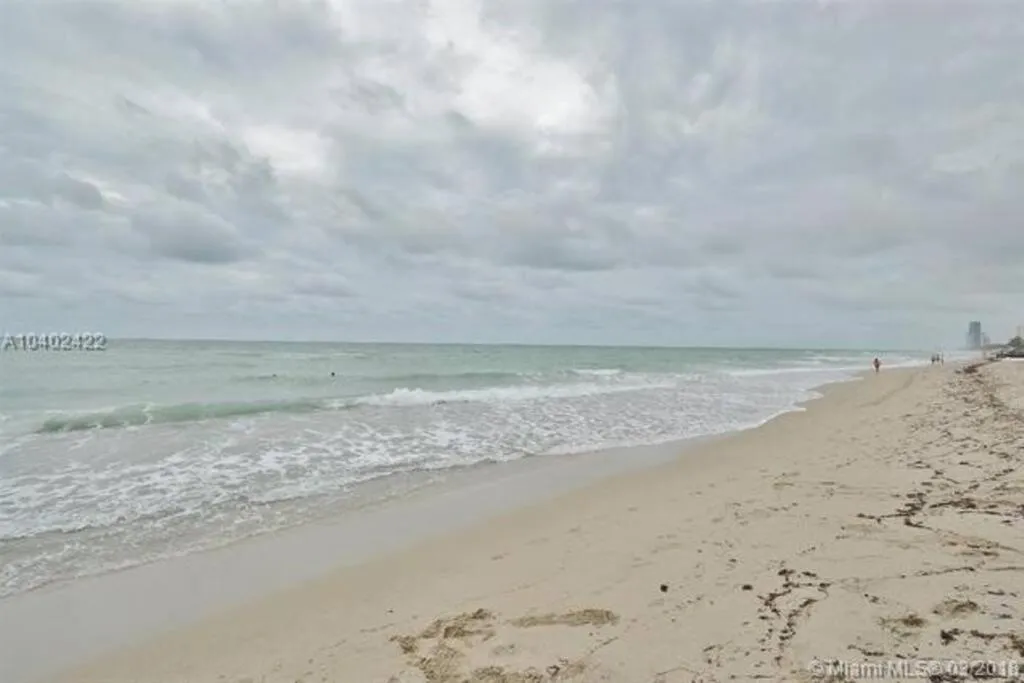 Day in Beautiful penthouse condo with stunning views of both ocean and city