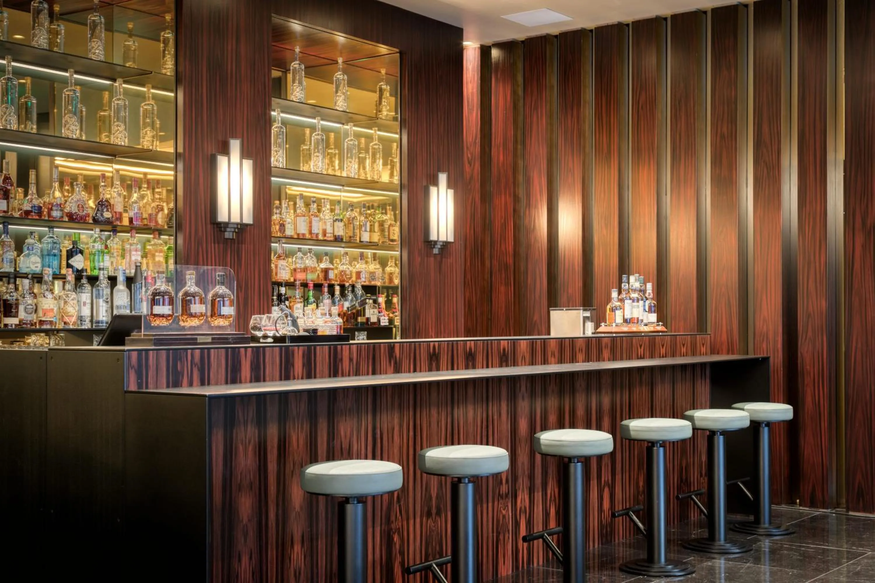 Restaurant/places to eat in Divani Caravel