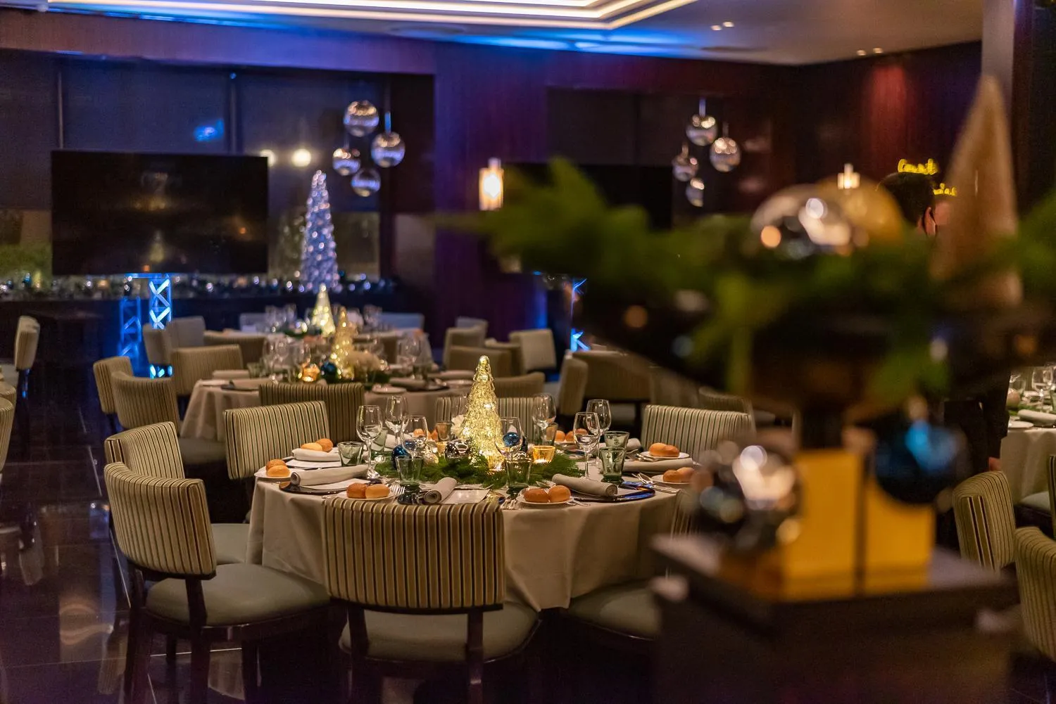 Restaurant/places to eat in Divani Caravel