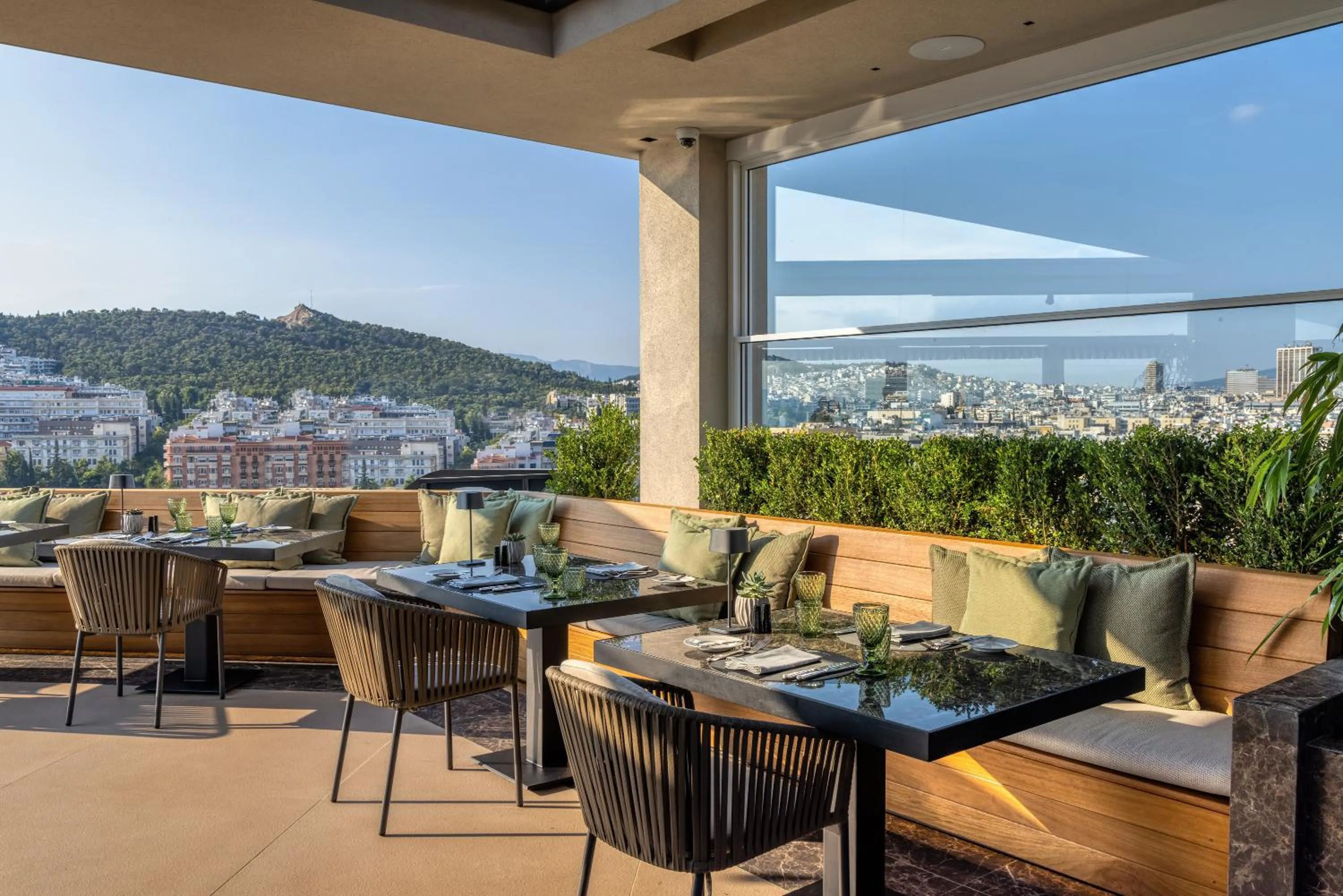 Restaurant/places to eat in Divani Caravel