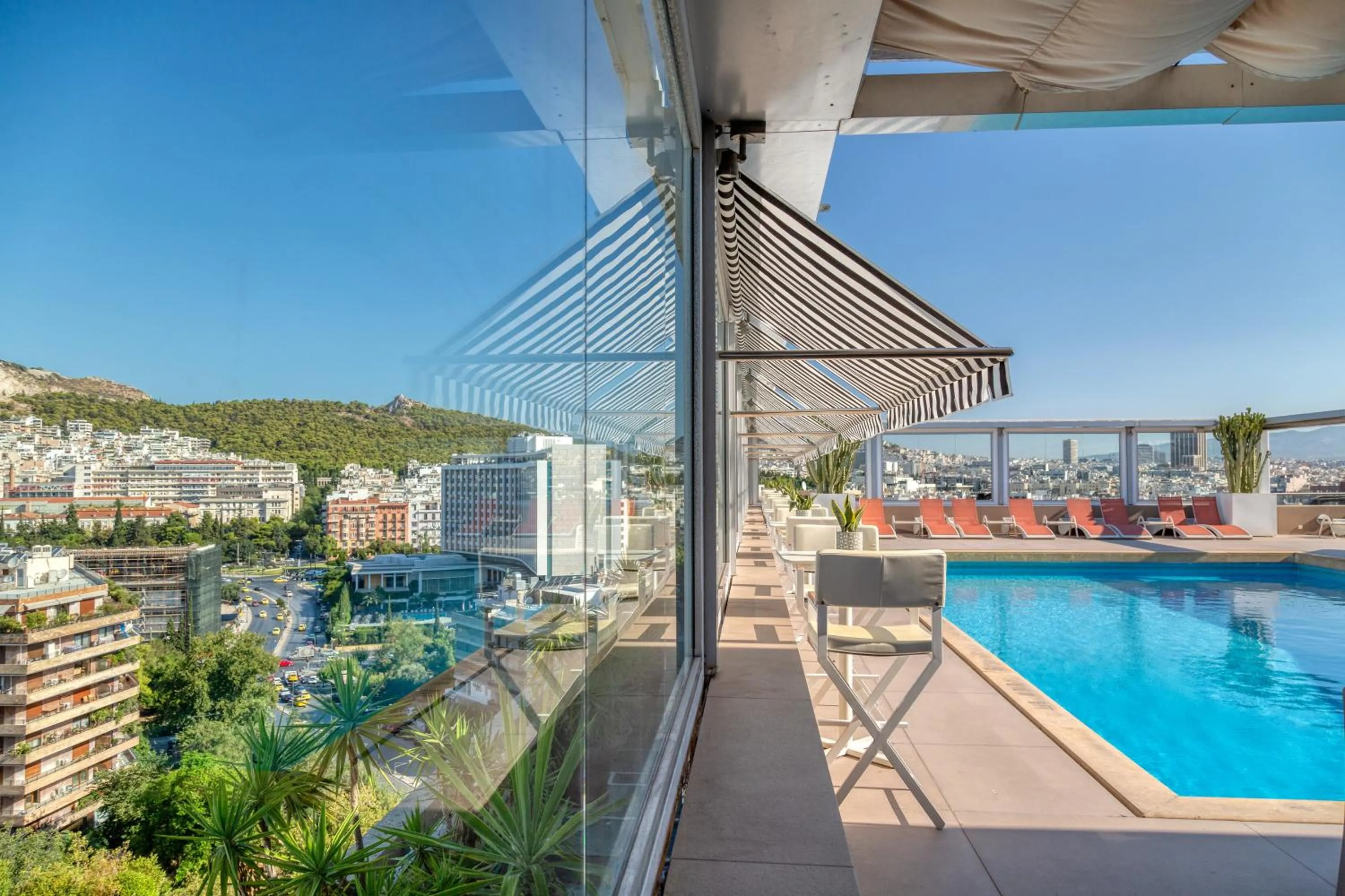 Restaurant/places to eat in Divani Caravel