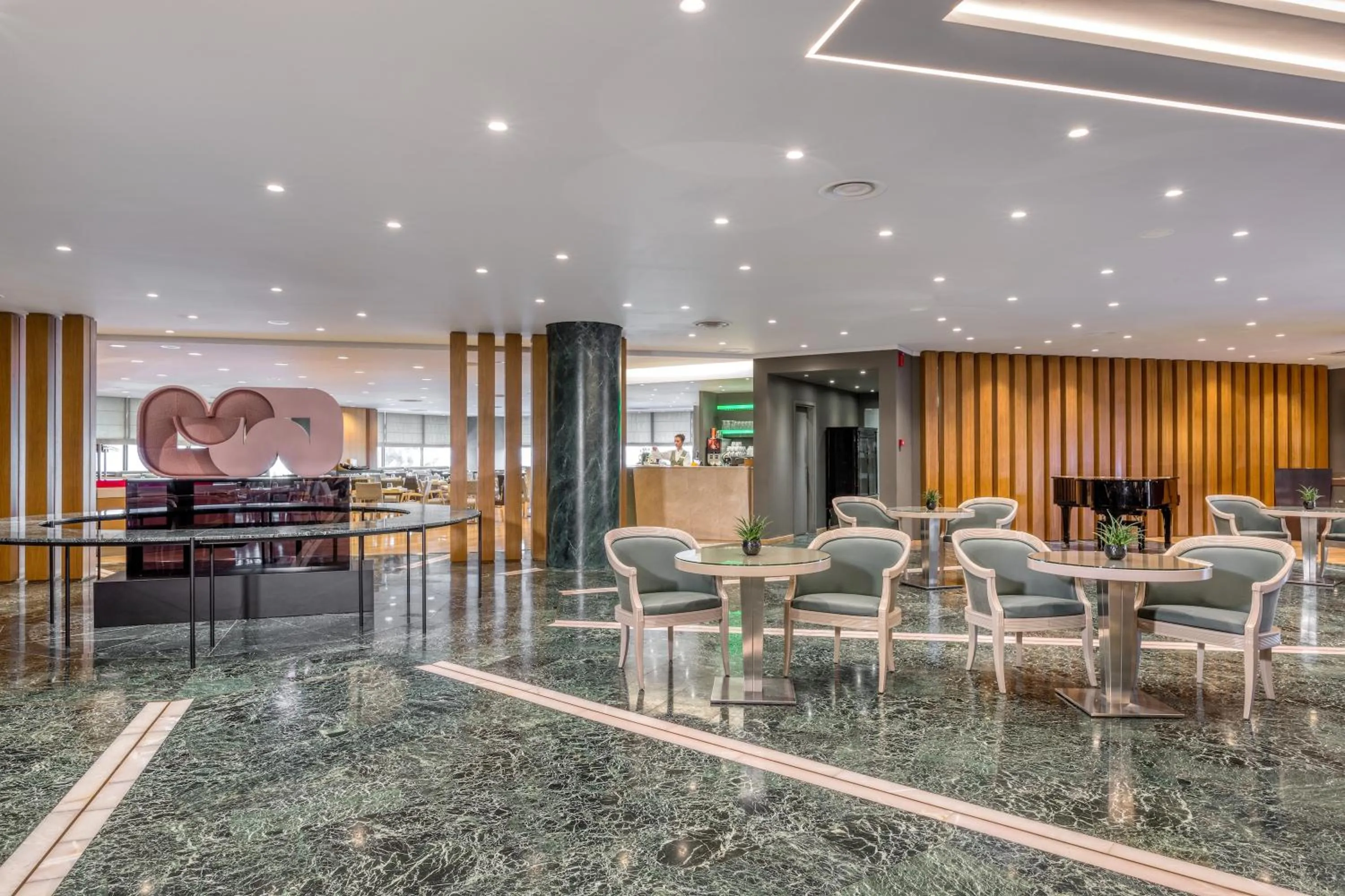 Restaurant/places to eat in Divani Caravel