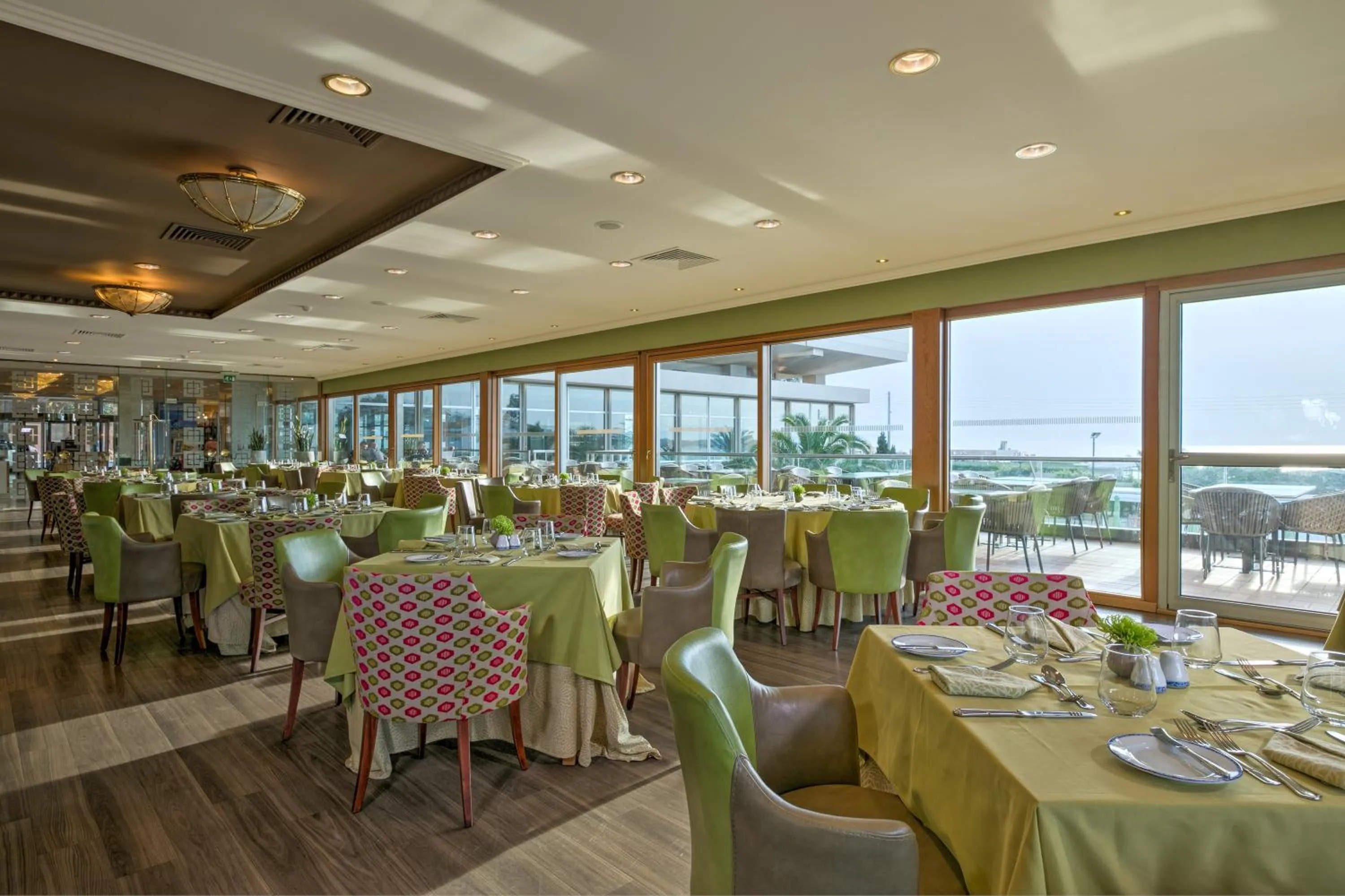 Restaurant/places to eat in Divani Apollon Palace & Thalasso
