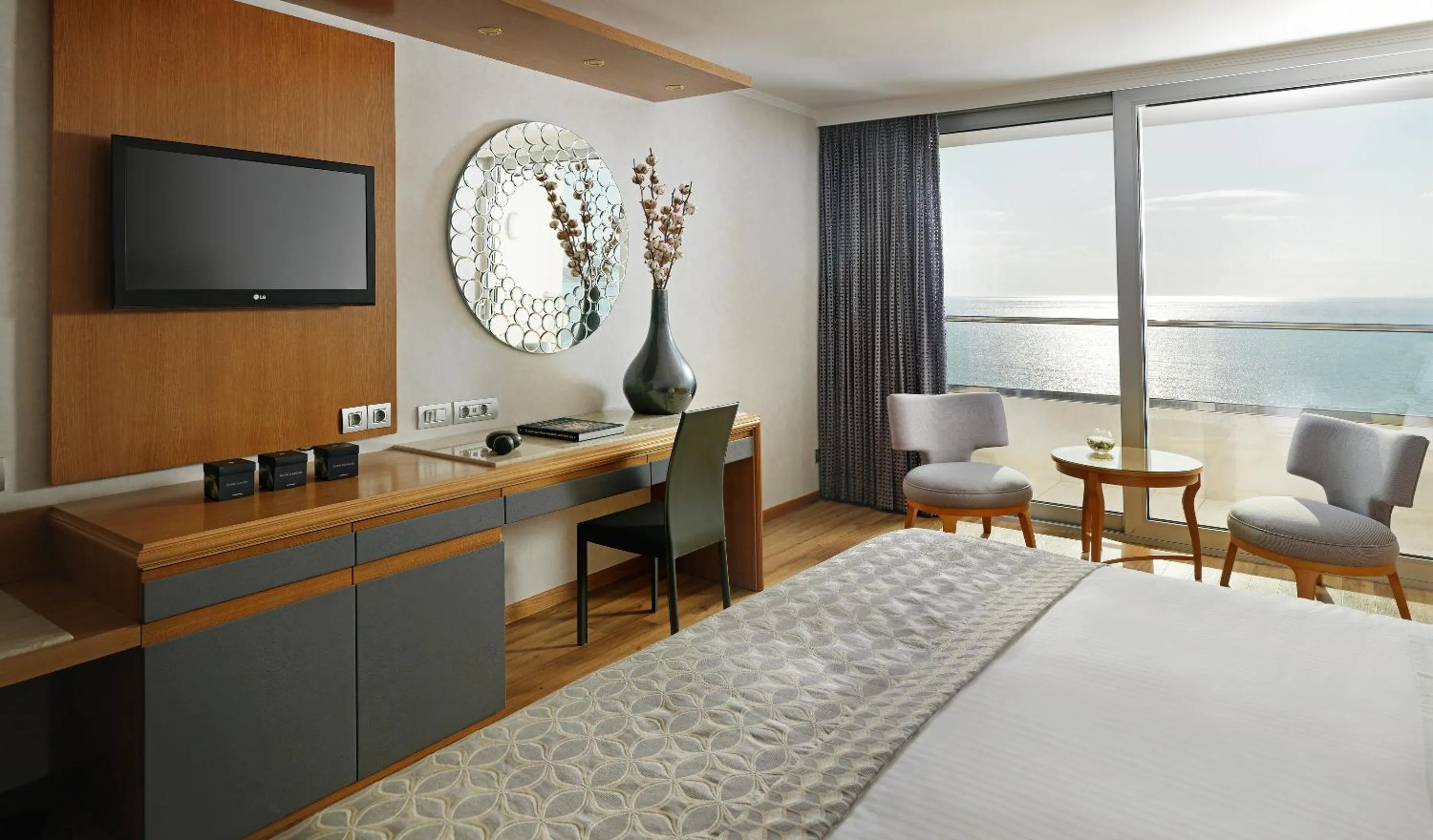 TV and multimedia, Bed in Divani Apollon Palace & Thalasso