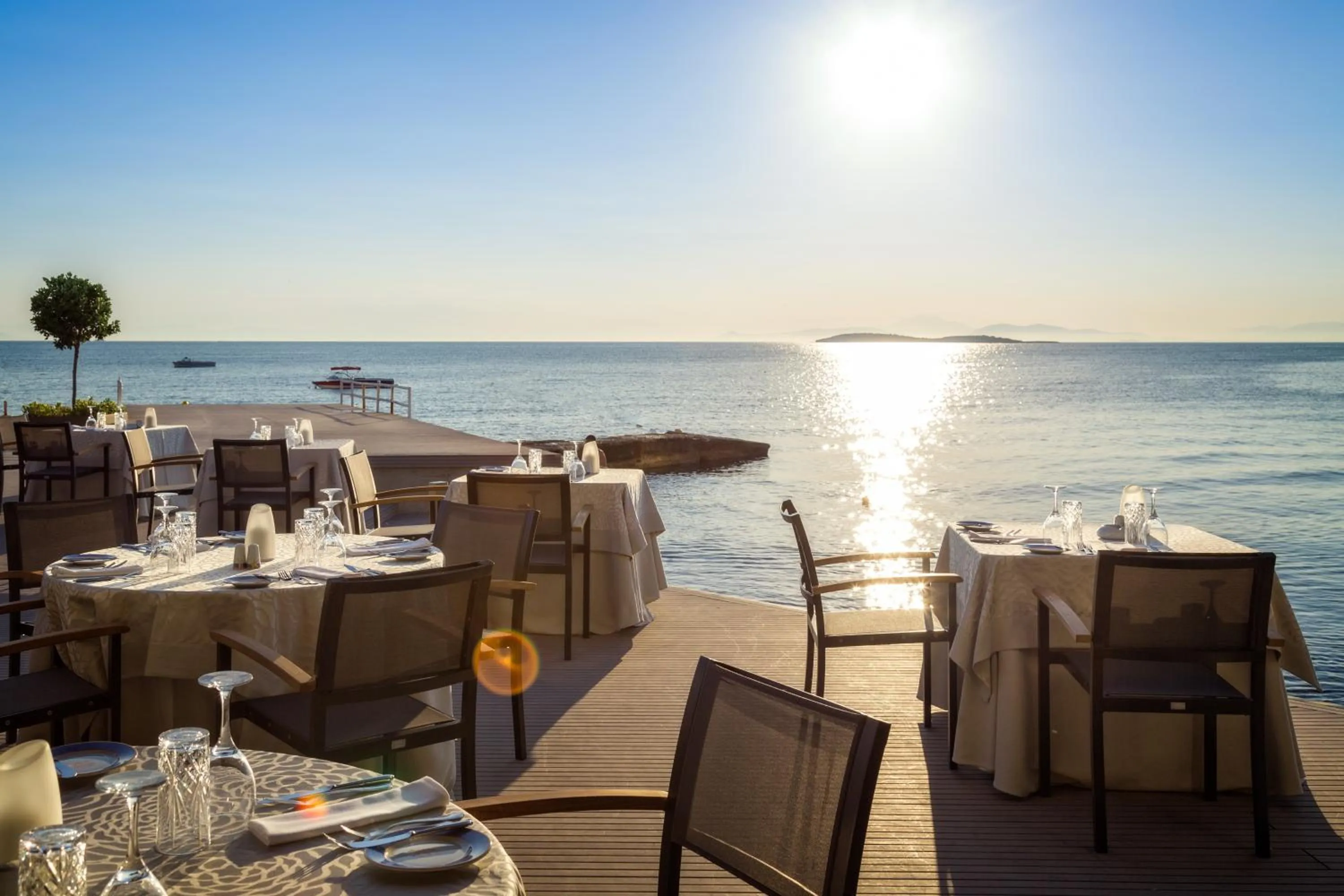 Restaurant/places to eat in Divani Apollon Palace & Thalasso