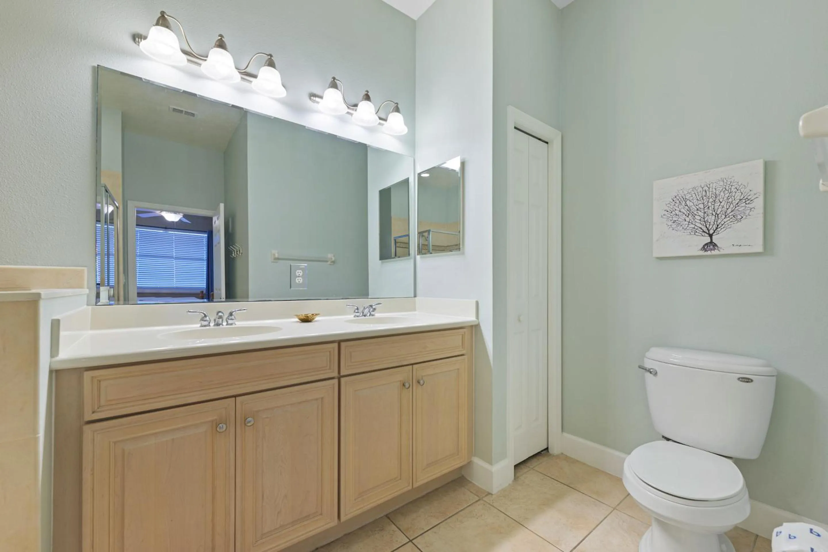 Property building in 633 Cinnamon Beach