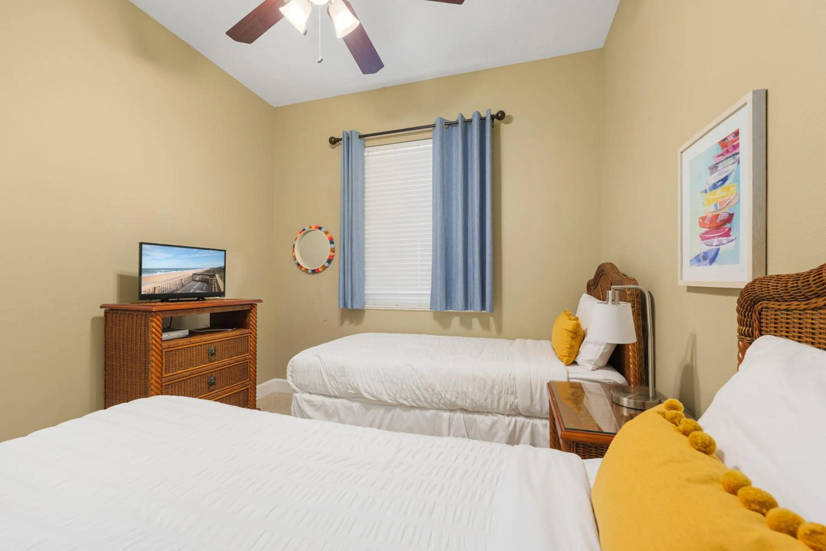 Property building, Bed in 633 Cinnamon Beach