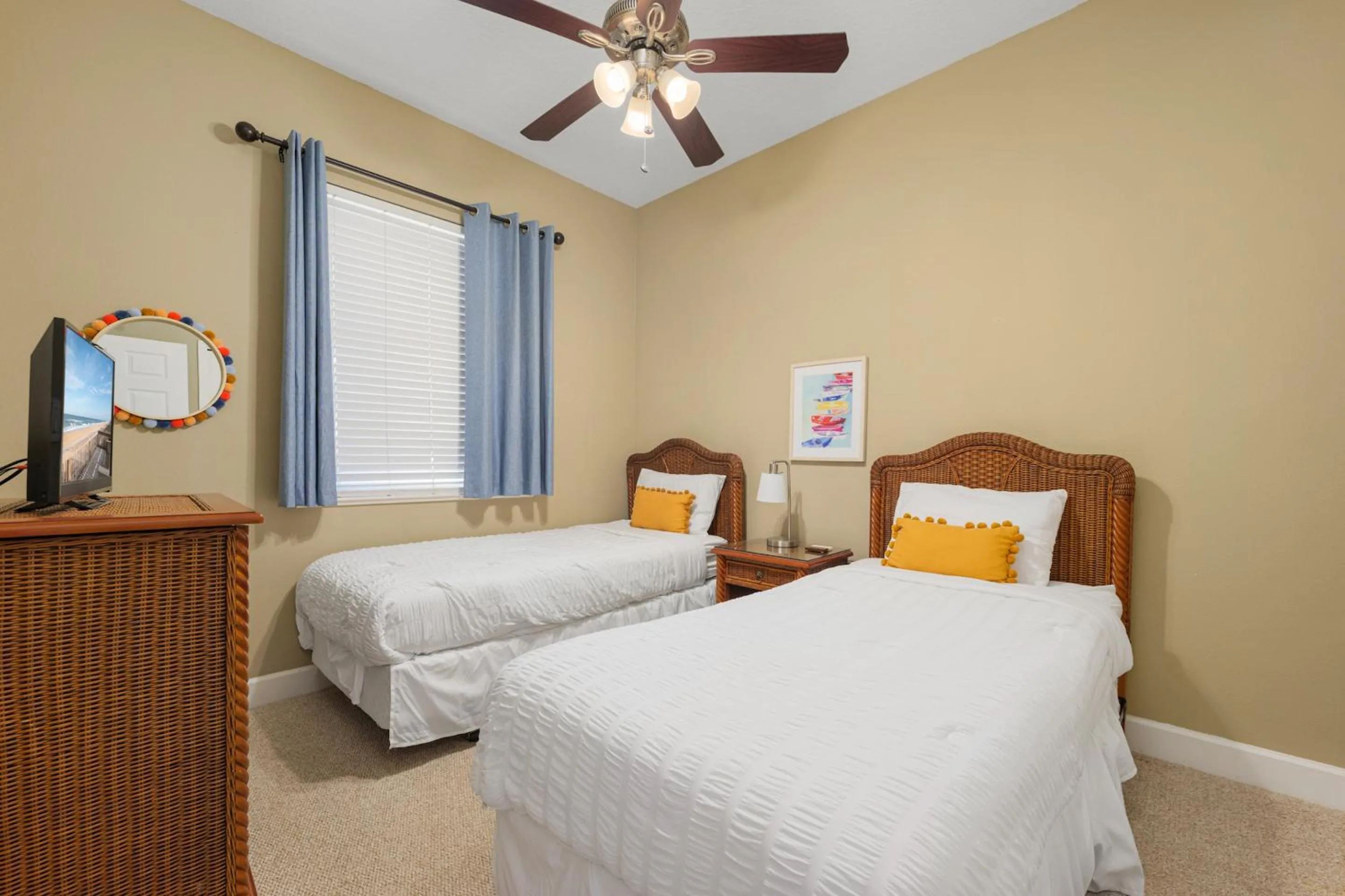 Property building, Bed in 633 Cinnamon Beach