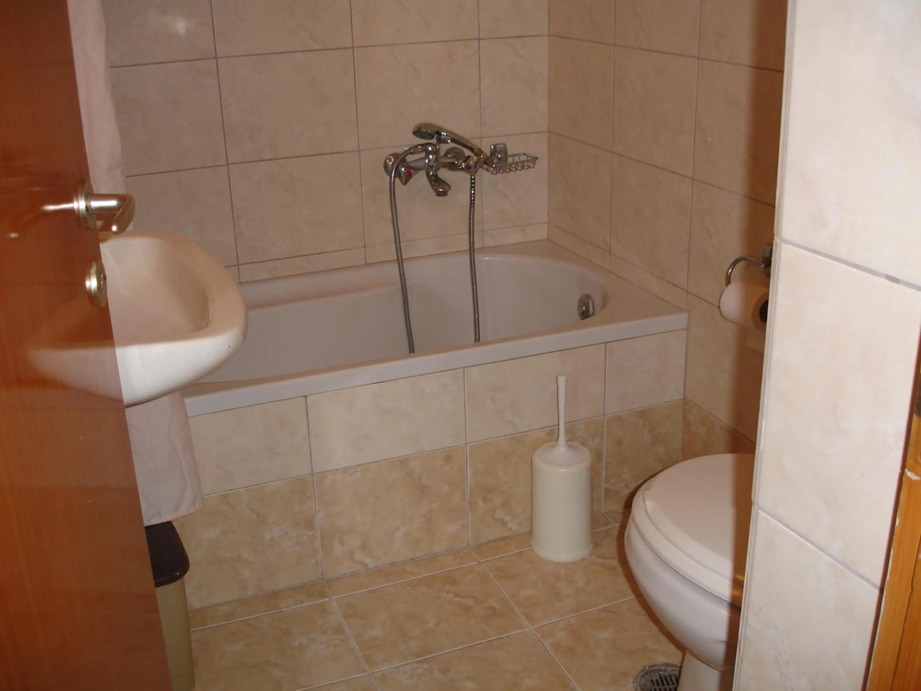 Bathroom in Hotel Inomaos