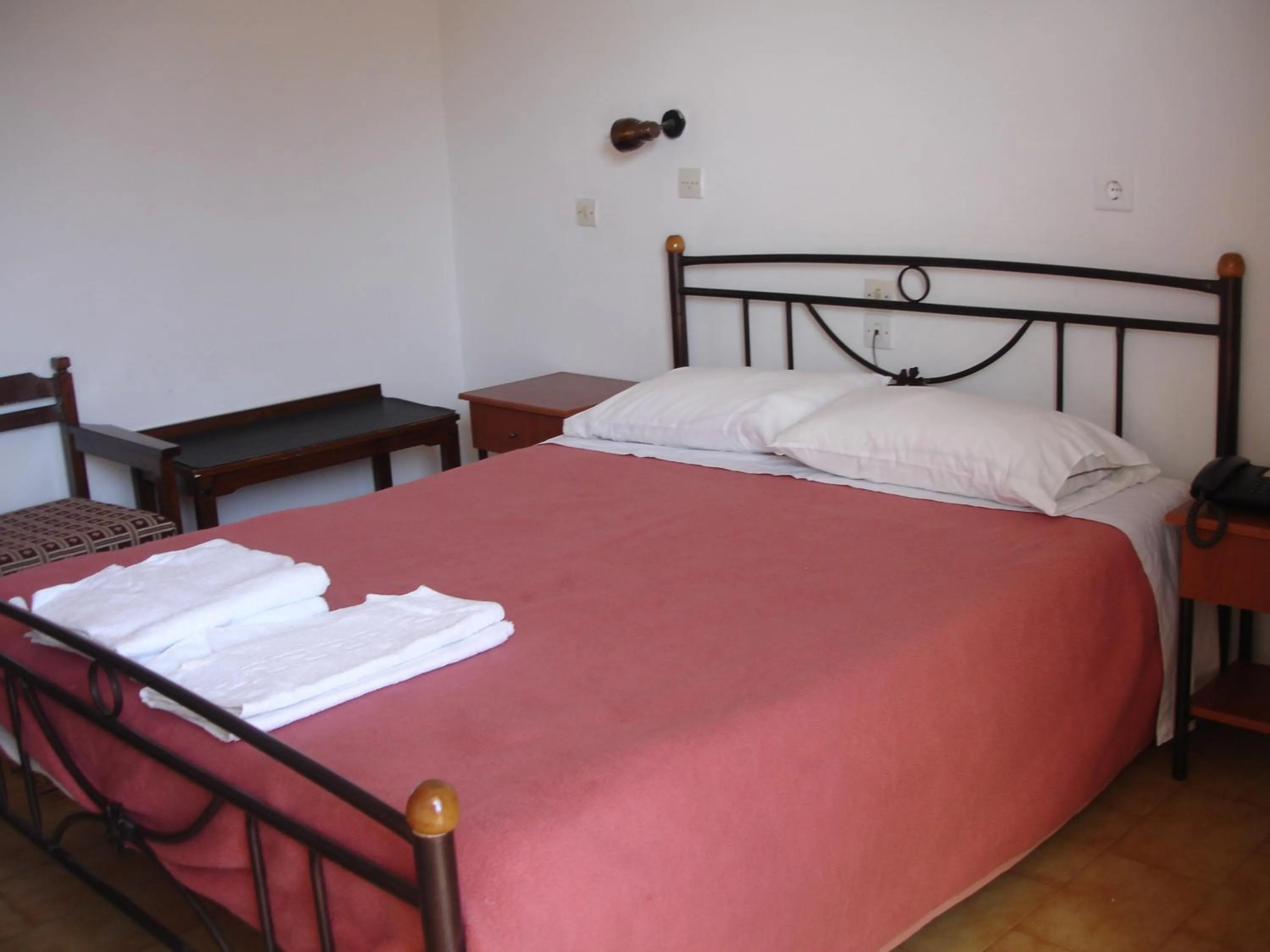 Bed in Hotel Inomaos