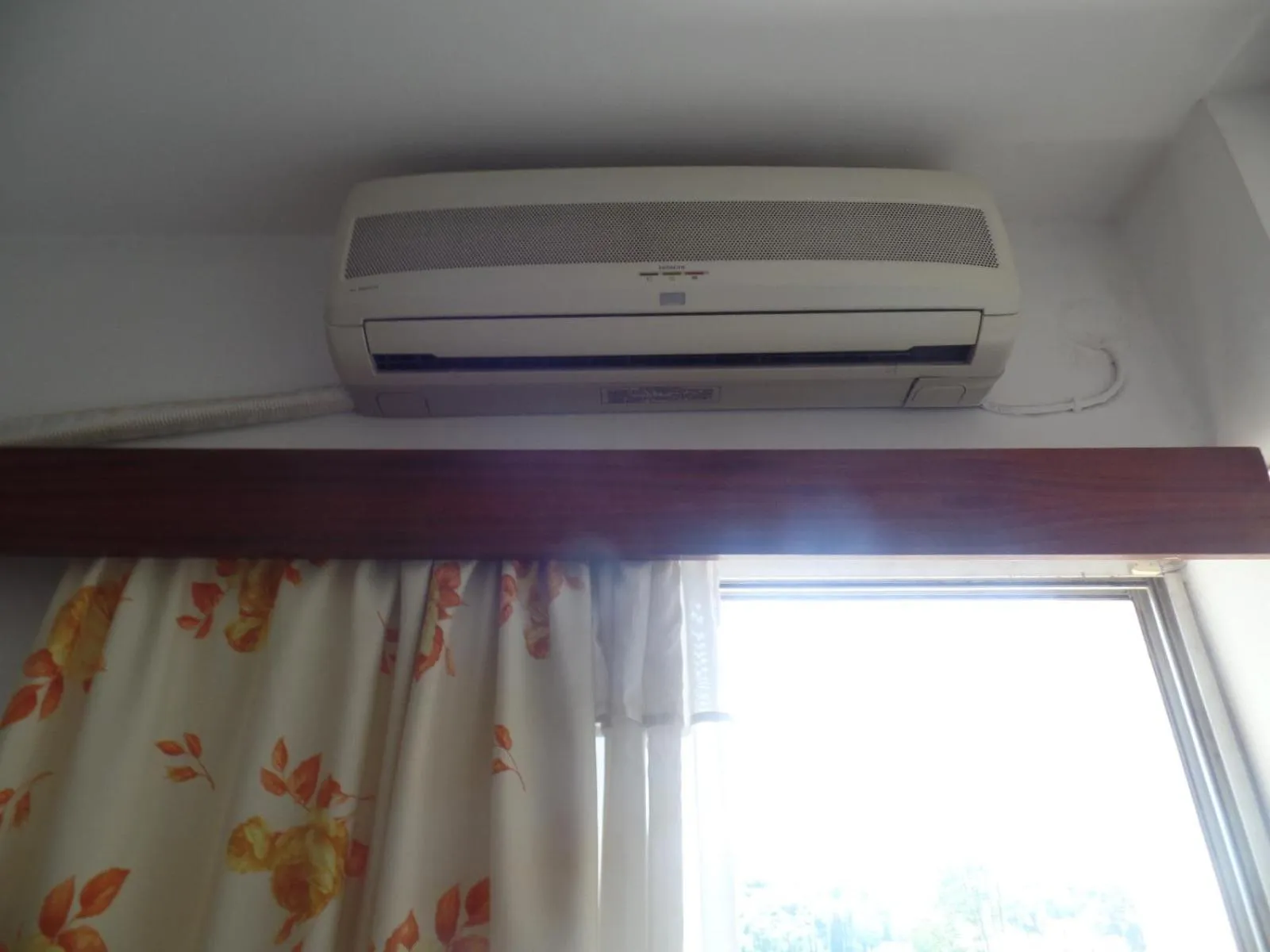 Photo of the whole room in Hotel Inomaos