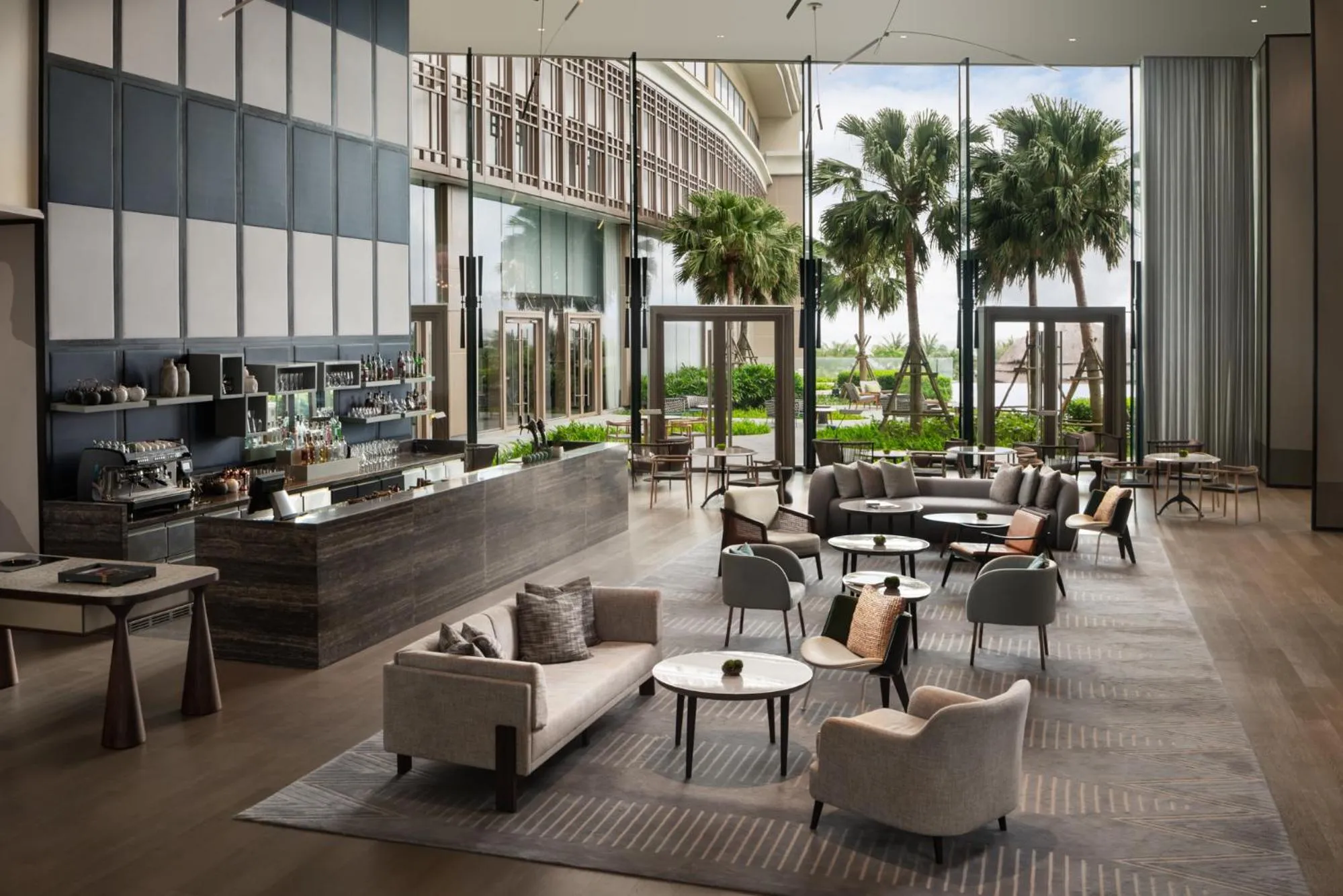 Lounge or bar in New World Hoiana Beach Resort