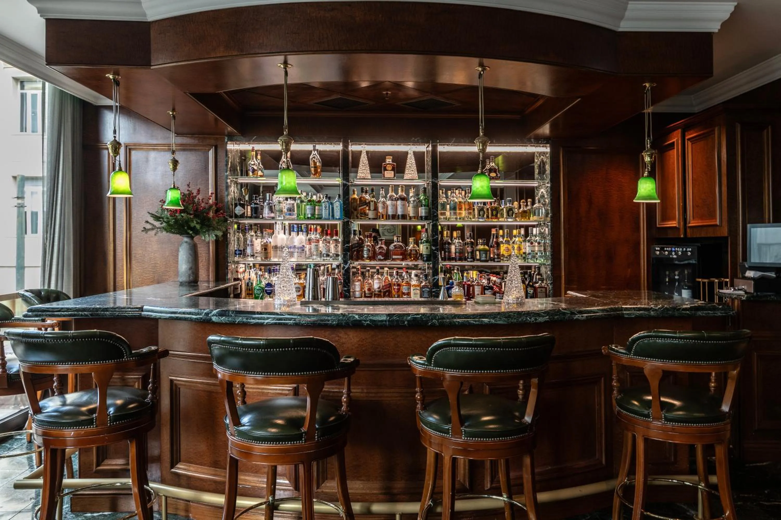 Restaurant/places to eat in NJV Athens Plaza