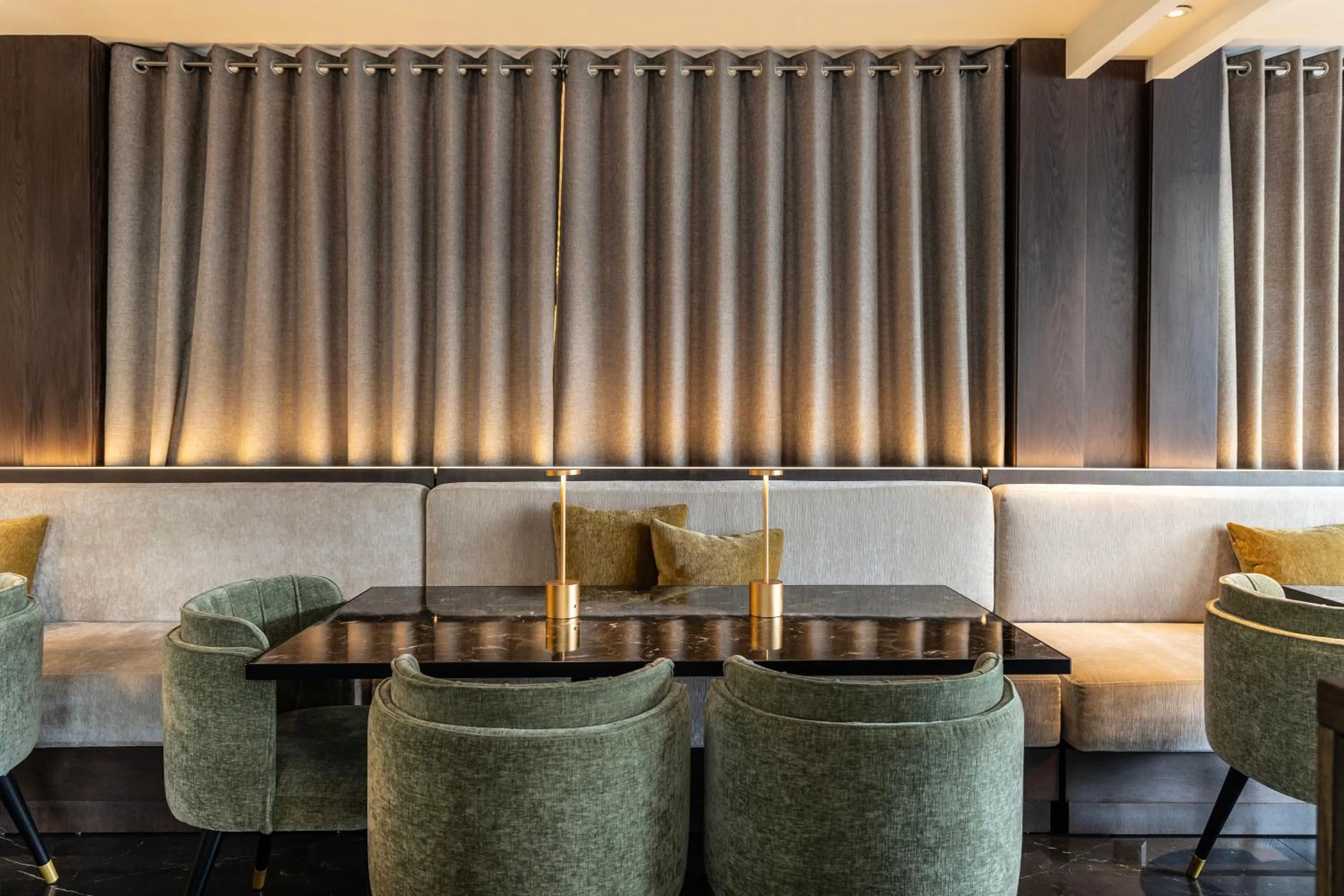 Restaurant/places to eat in NJV Athens Plaza