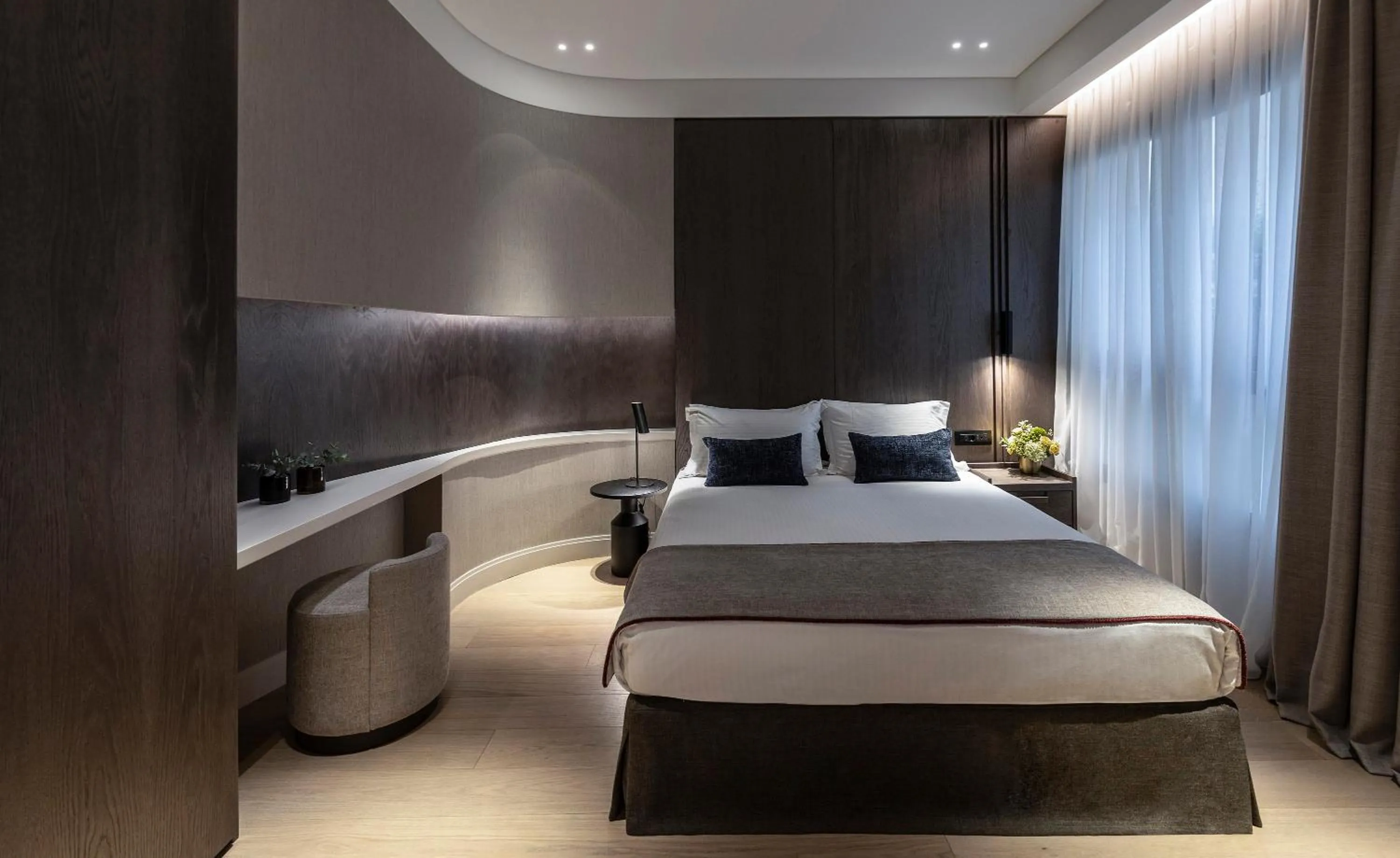 Bed in NJV Athens Plaza