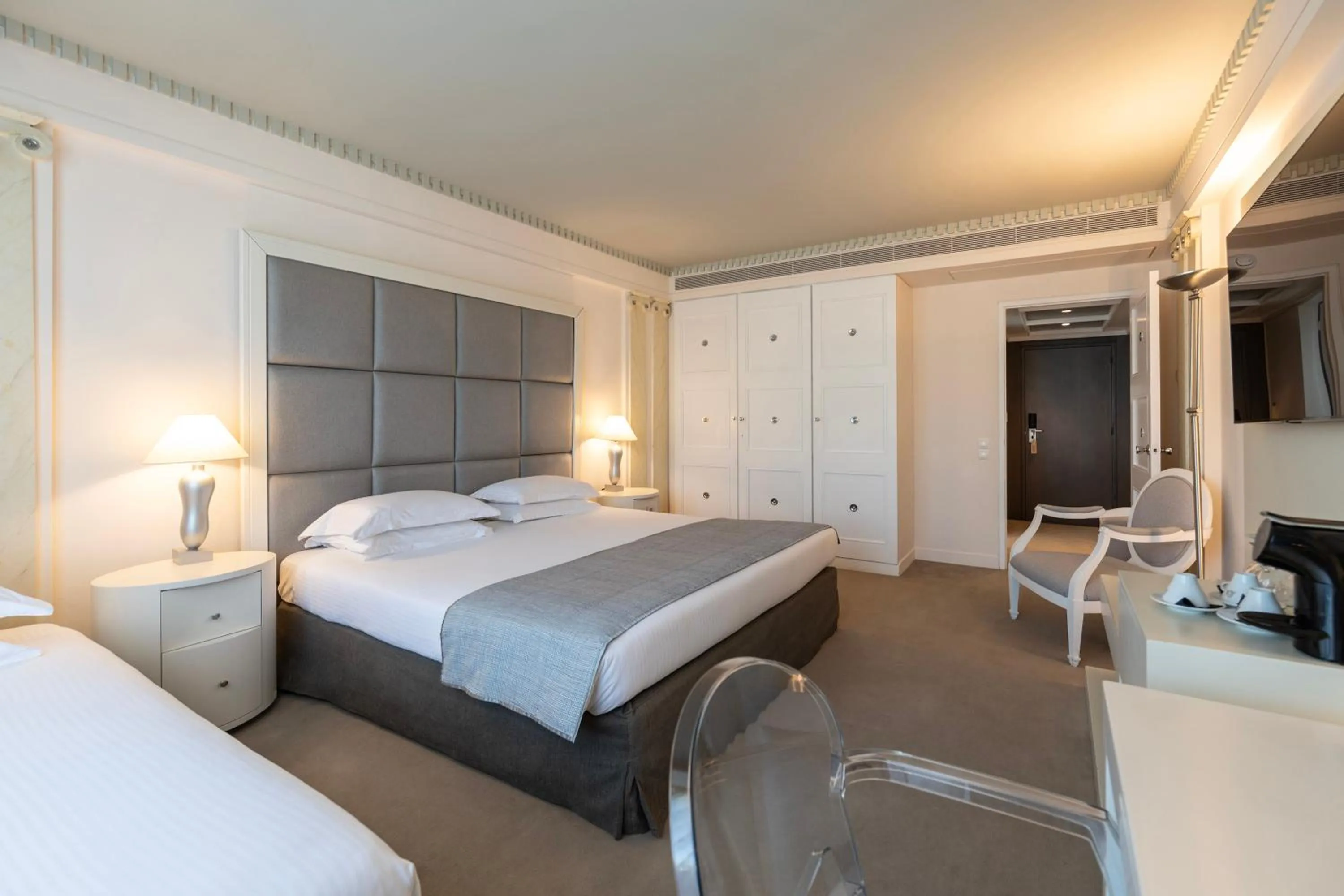 Photo of the whole room, Bed in NJV Athens Plaza