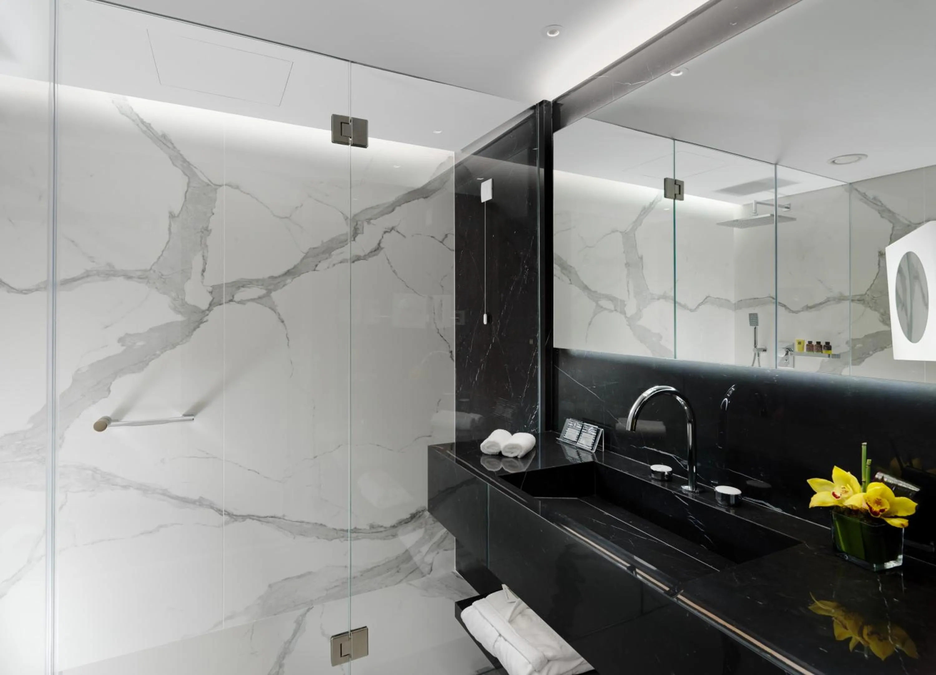 Shower in NJV Athens Plaza