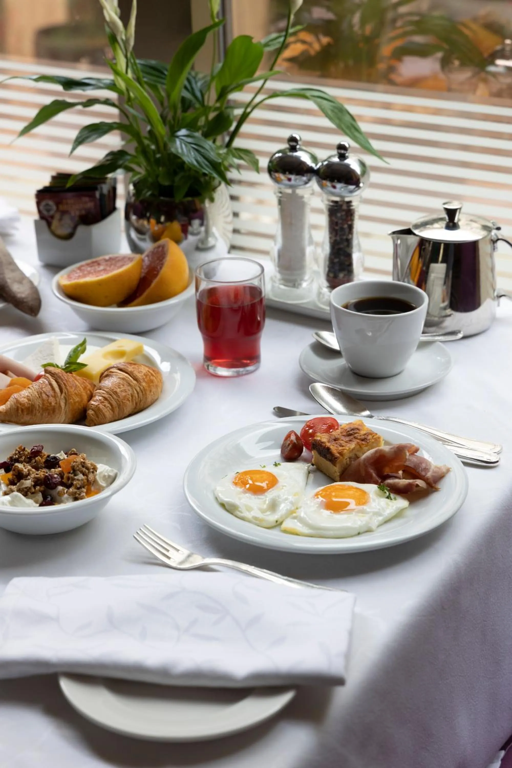 Restaurant/places to eat in NJV Athens Plaza