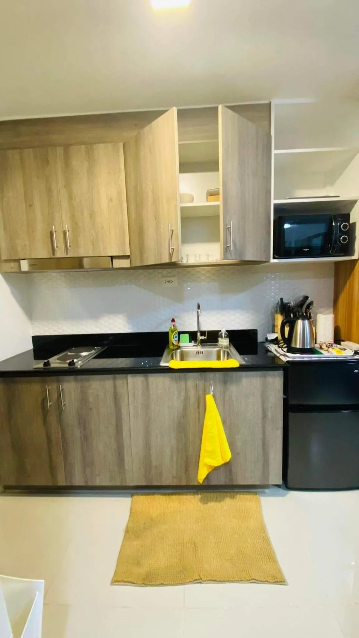 Coffee/tea facilities in Cozy 1Br with Netflix & Balcony Pool View Condo