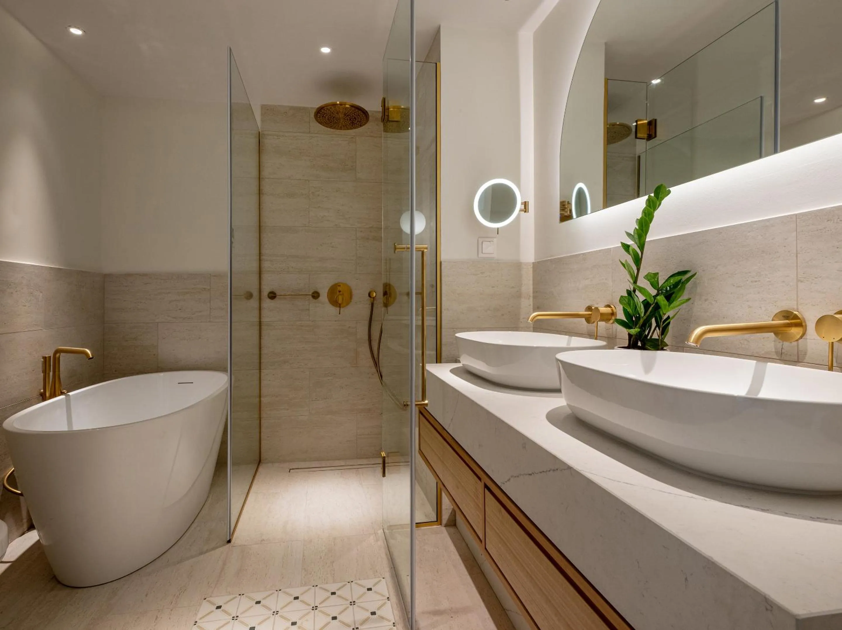 Shower in Grecotel Filoxenia