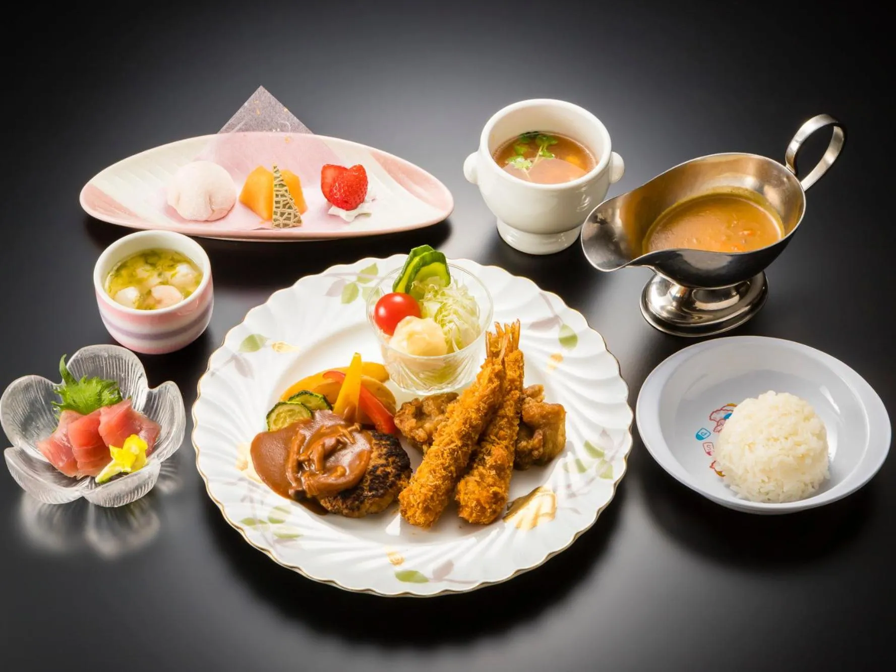 Food and drinks in Japanese Onsen Ryokan Kohakuen