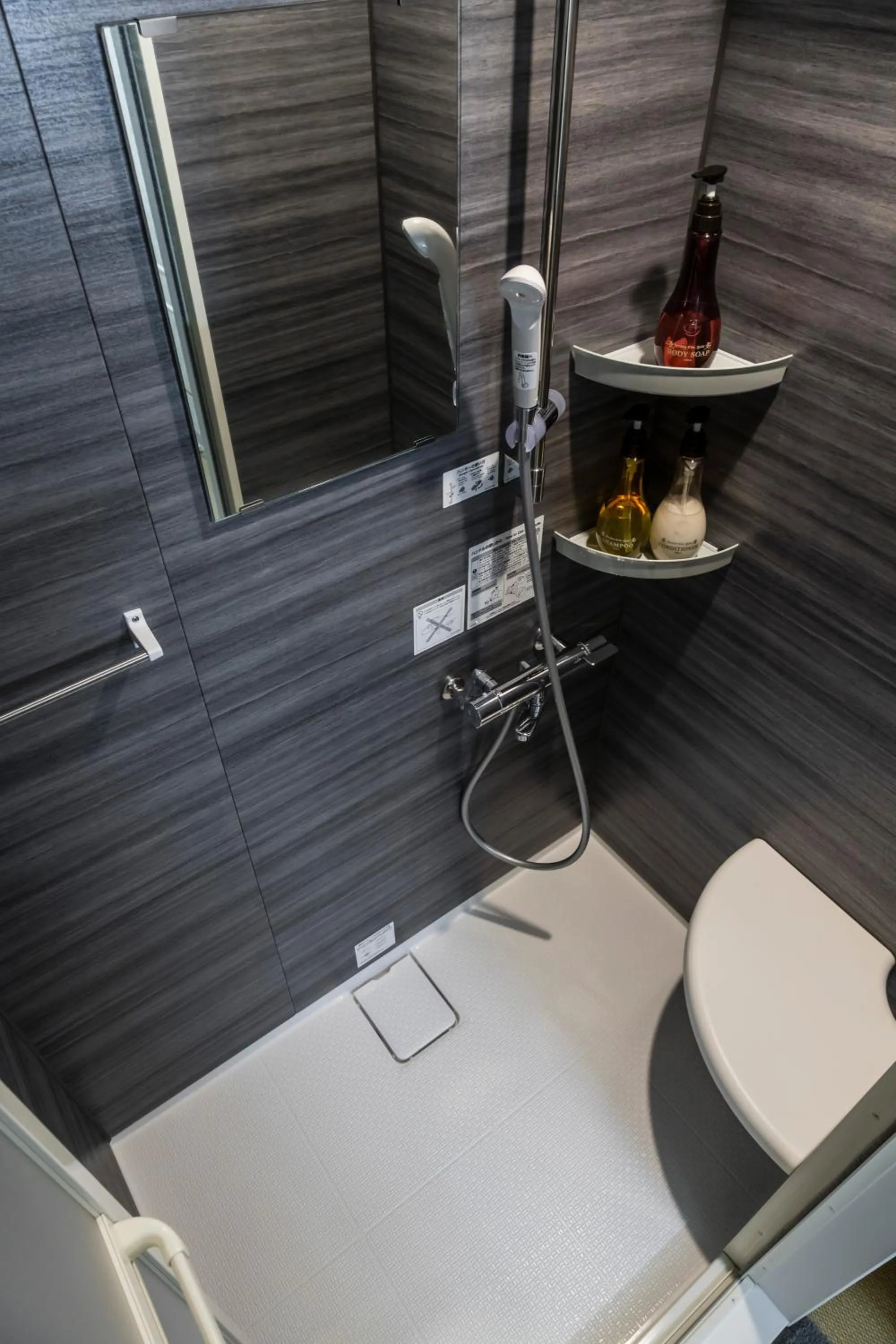 Shower in Japanese Onsen Ryokan Kohakuen