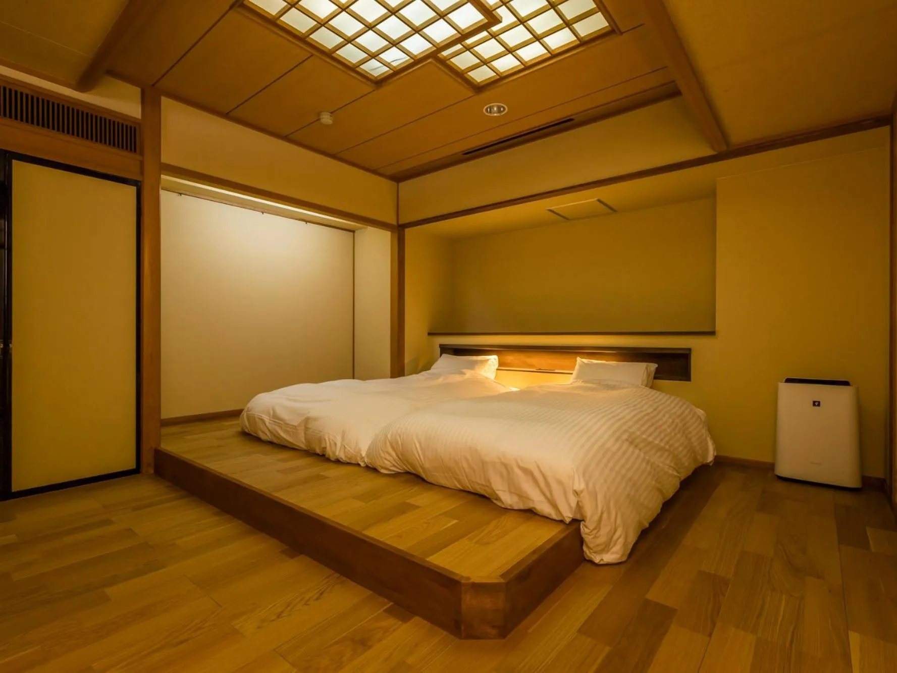 Bed in Japanese Onsen Ryokan Kohakuen
