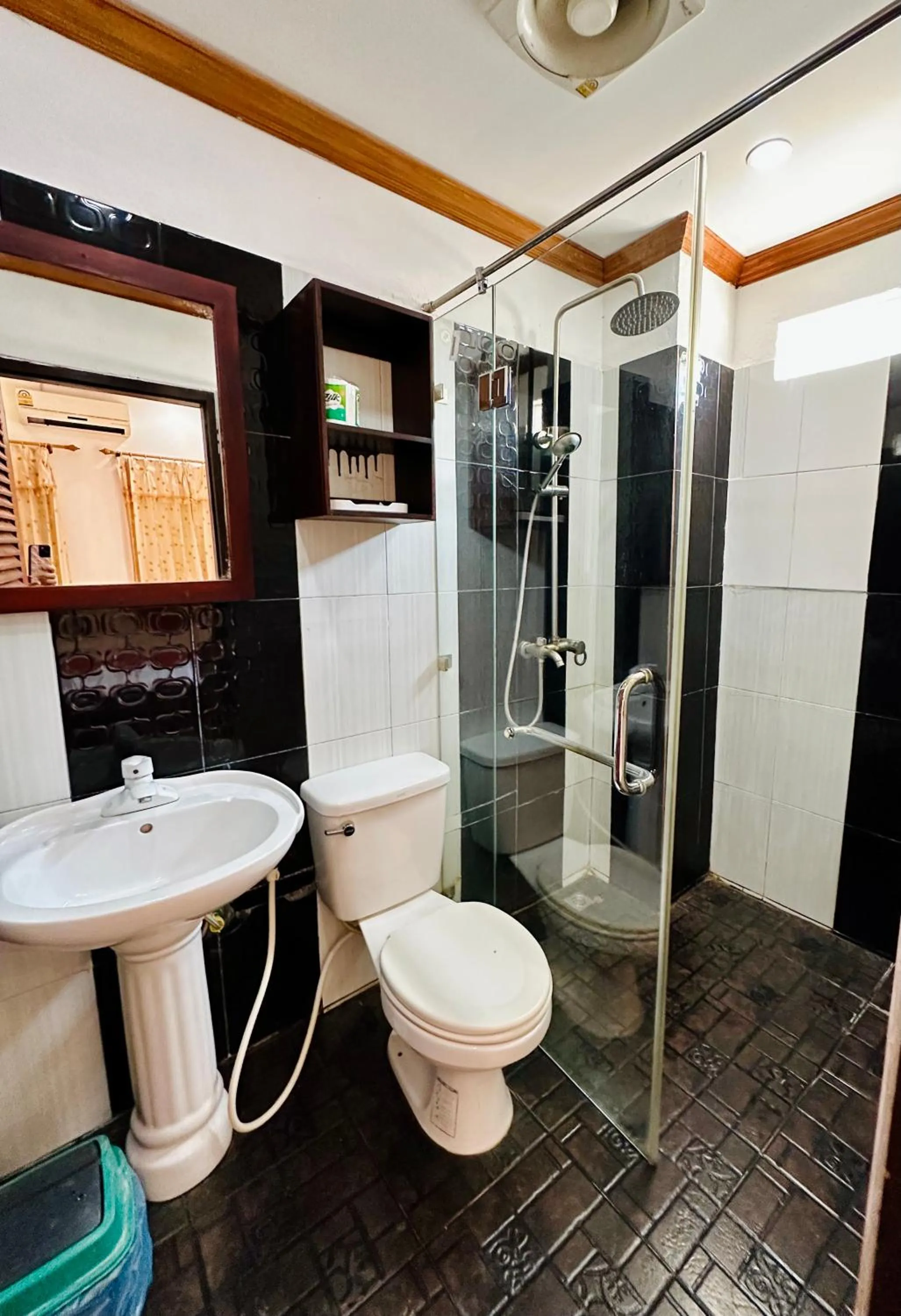 Toilet in Singharat Boutique House