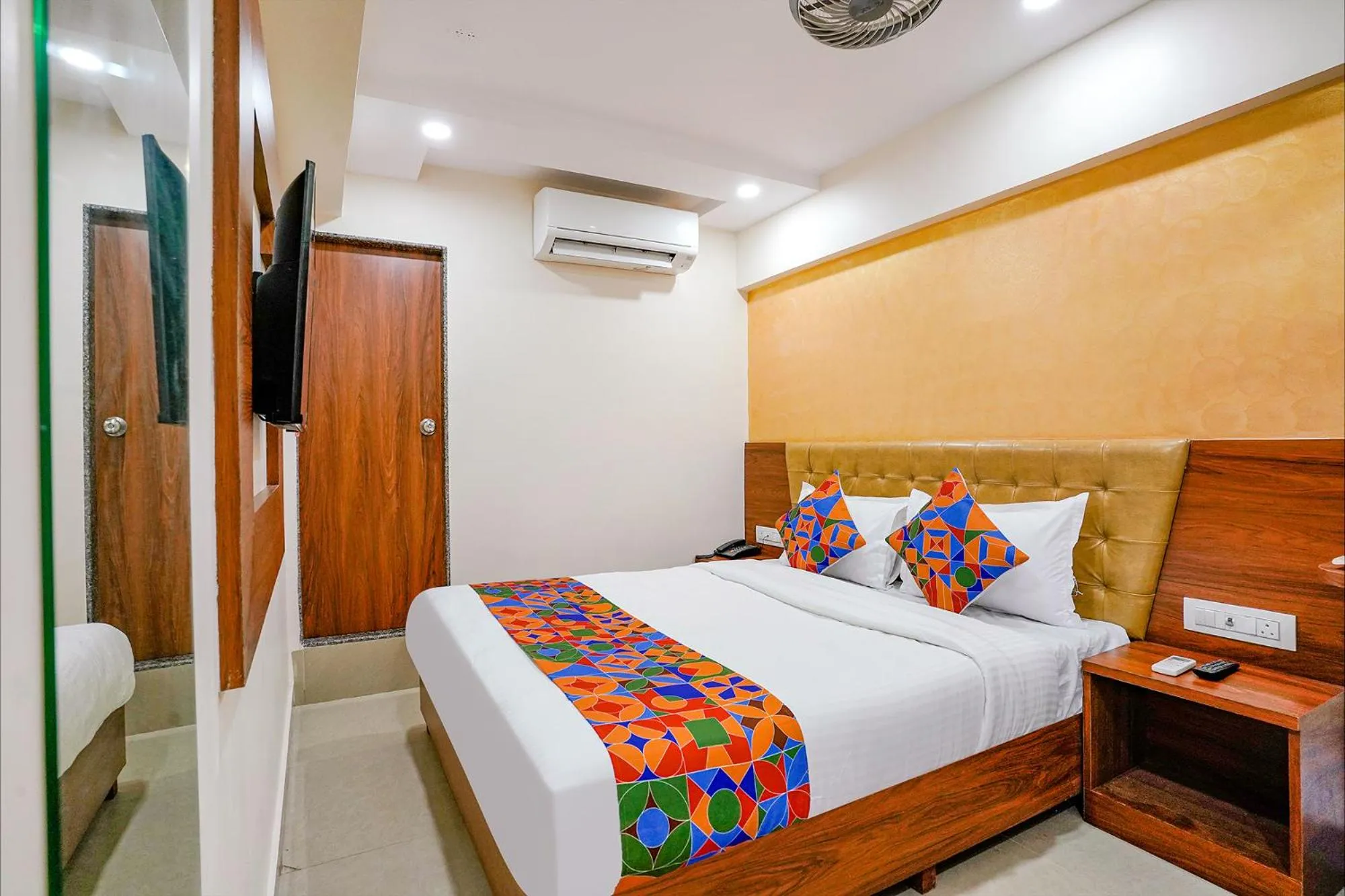 Photo of the whole room, Bed in FabExpress Alive - Nr Juhu Beach