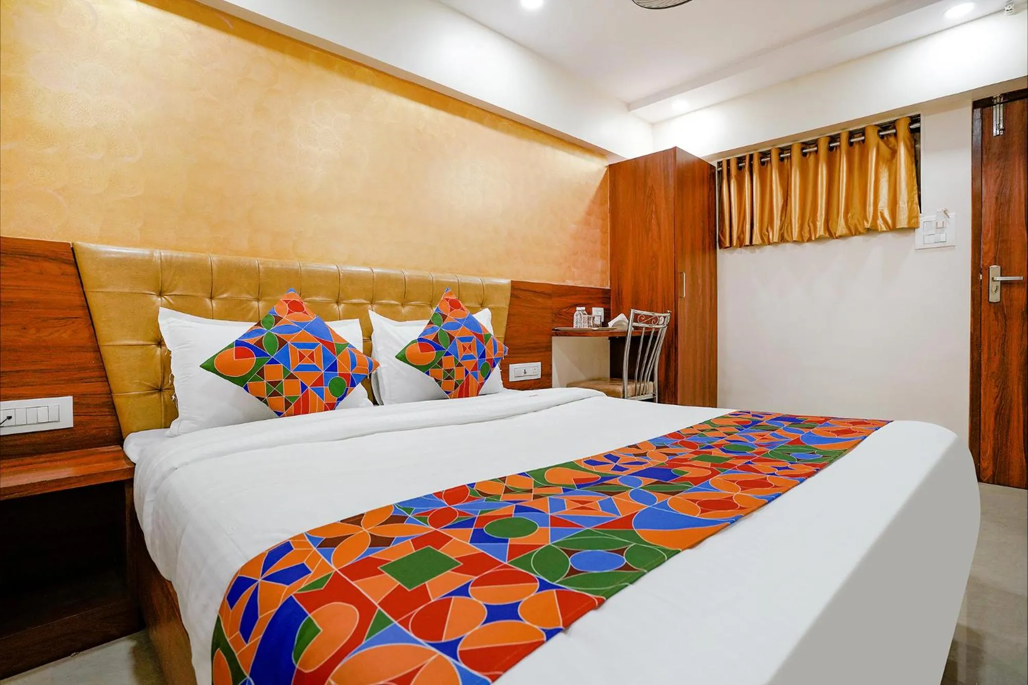 Bed in FabExpress Alive - Nr Juhu Beach