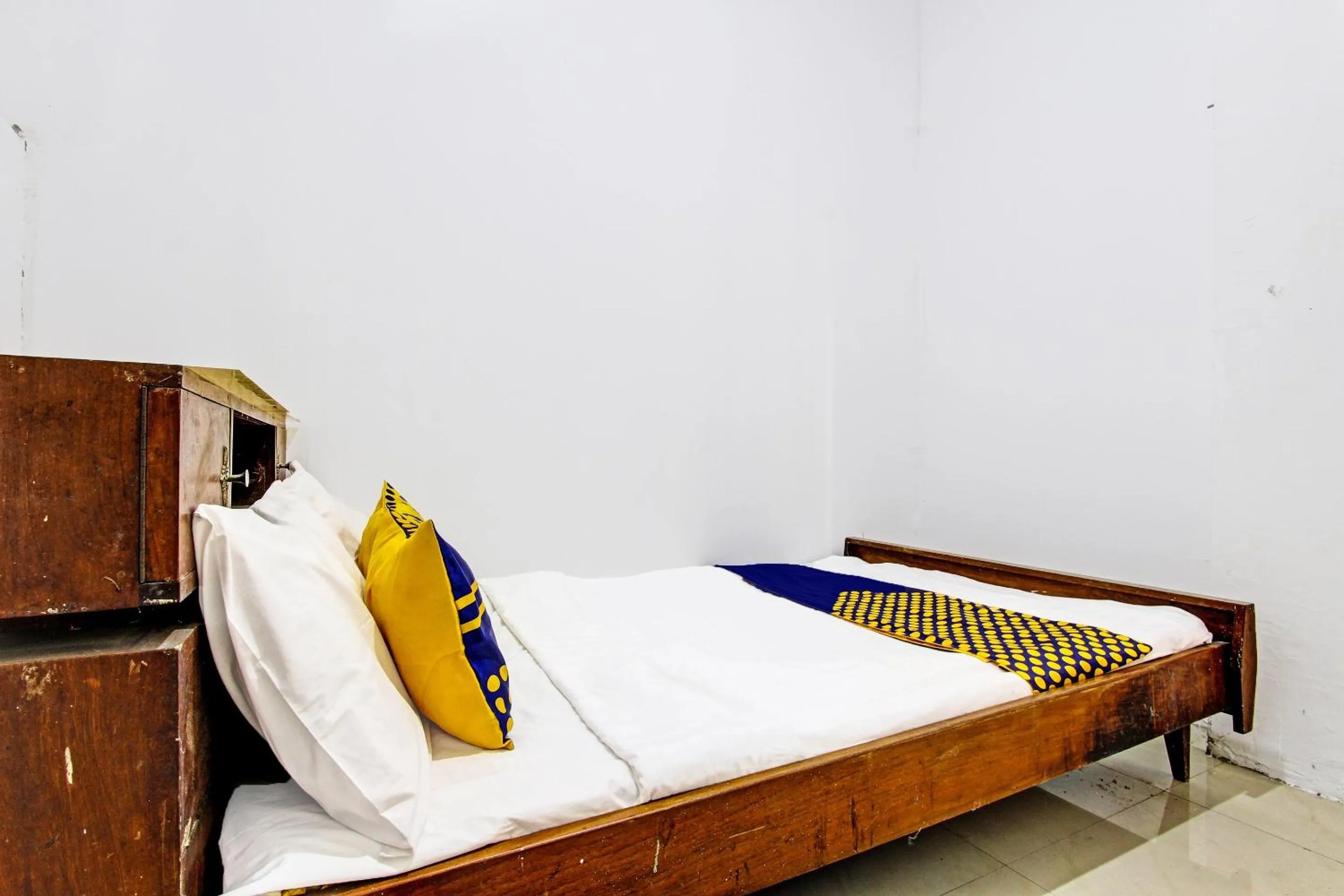 Bedroom, Bed in Hotel O Adinda Kost