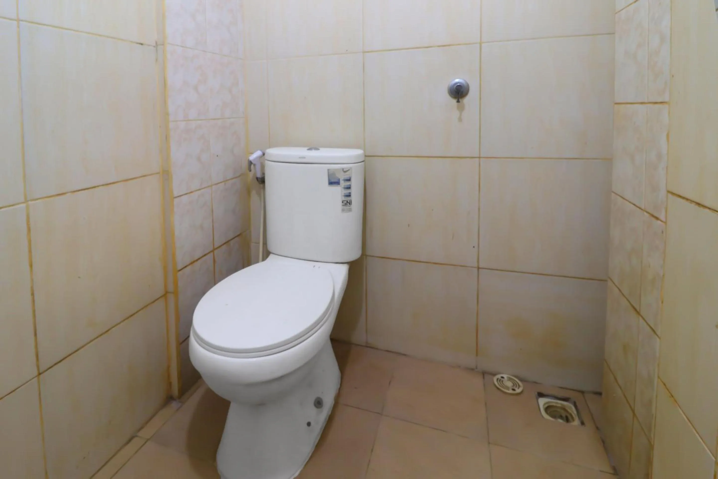 Bathroom in Hotel O Benteng Kost