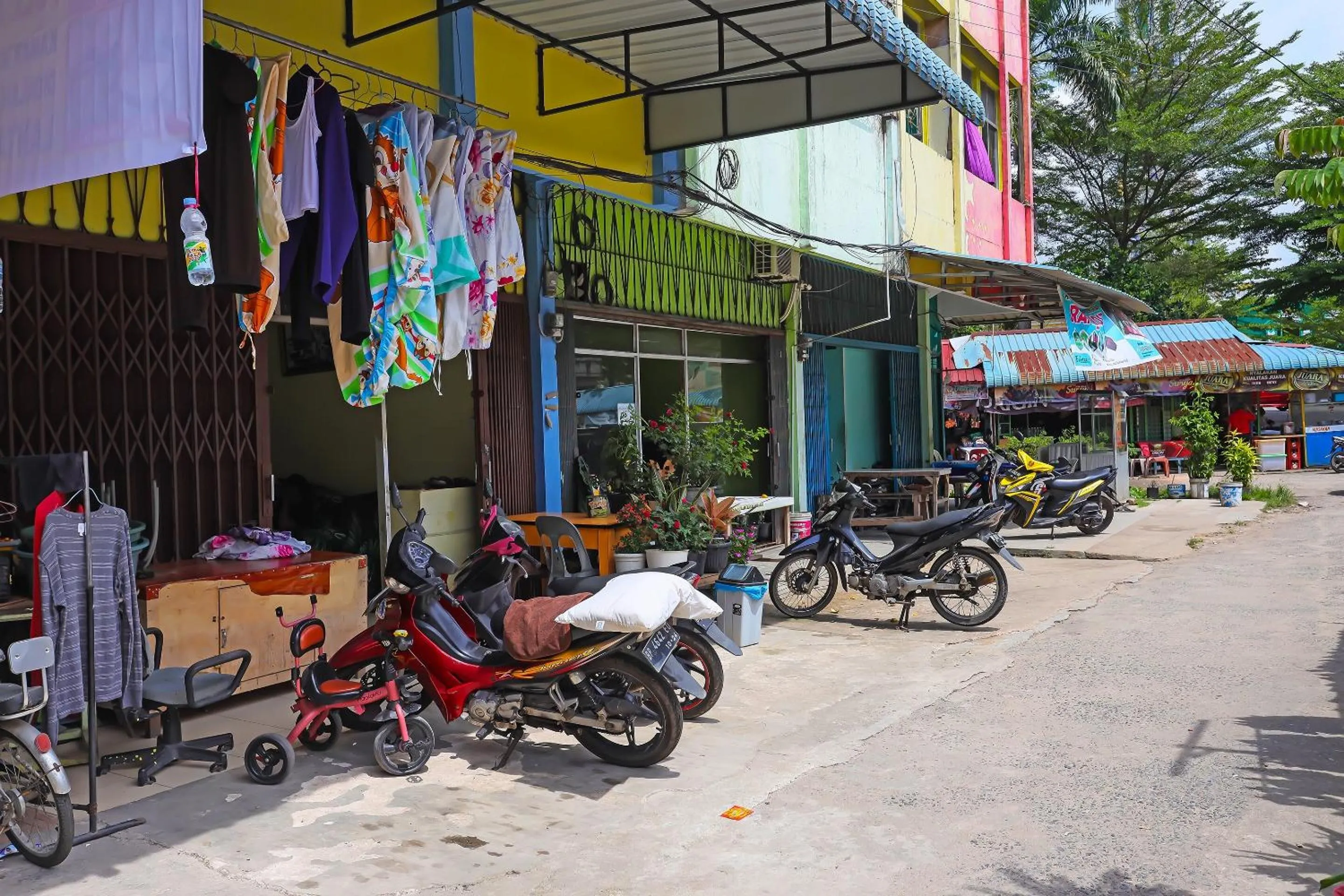 Facade/entrance in Hotel O Penginapan LorraNearPasar Oleh Oleh