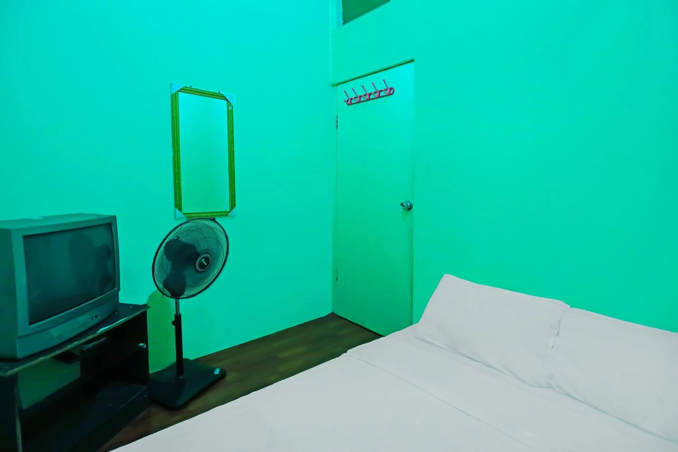 Bedroom, Bed in Hotel O Penginapan LorraNearPasar Oleh Oleh