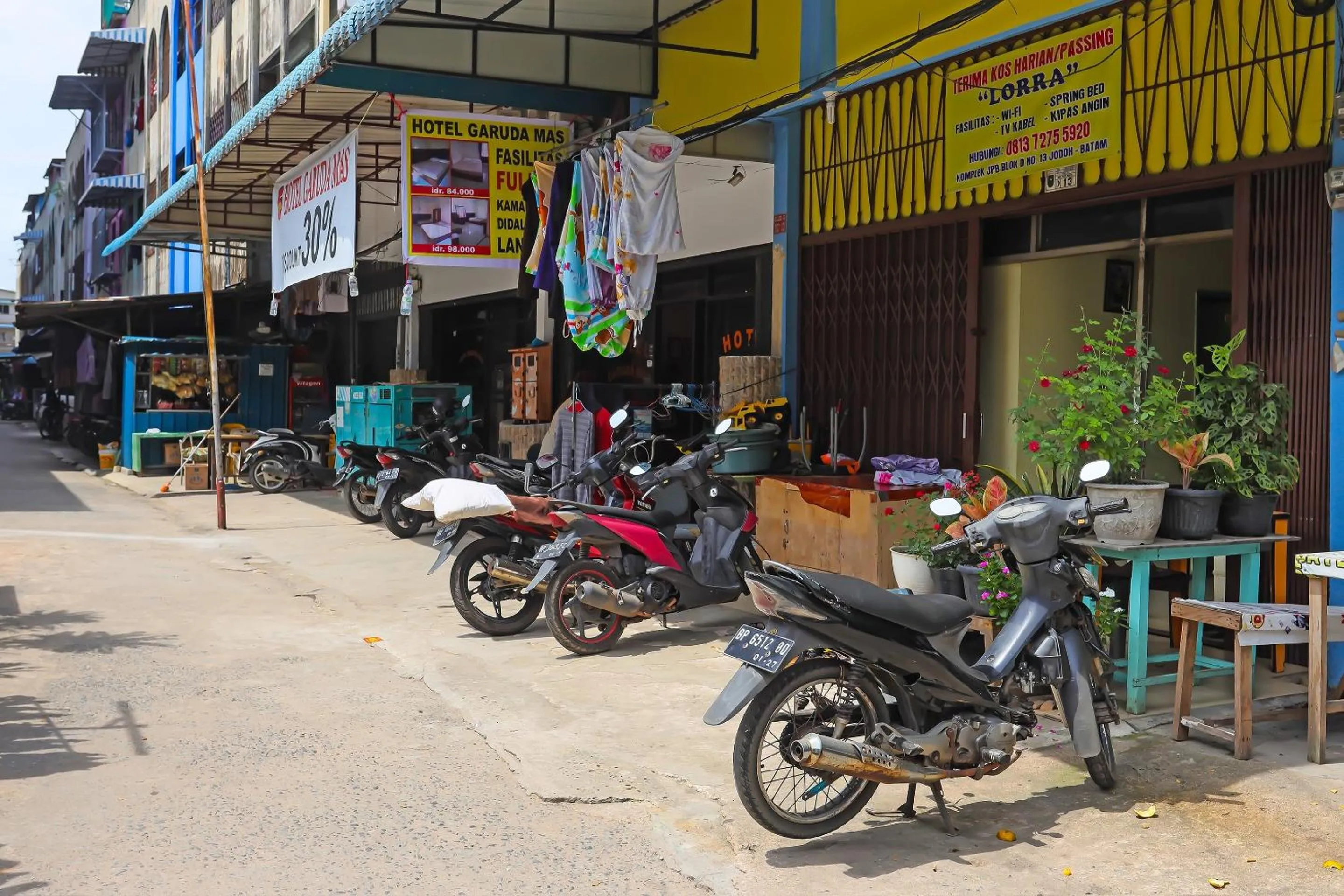 Facade/entrance in Hotel O Penginapan LorraNearPasar Oleh Oleh