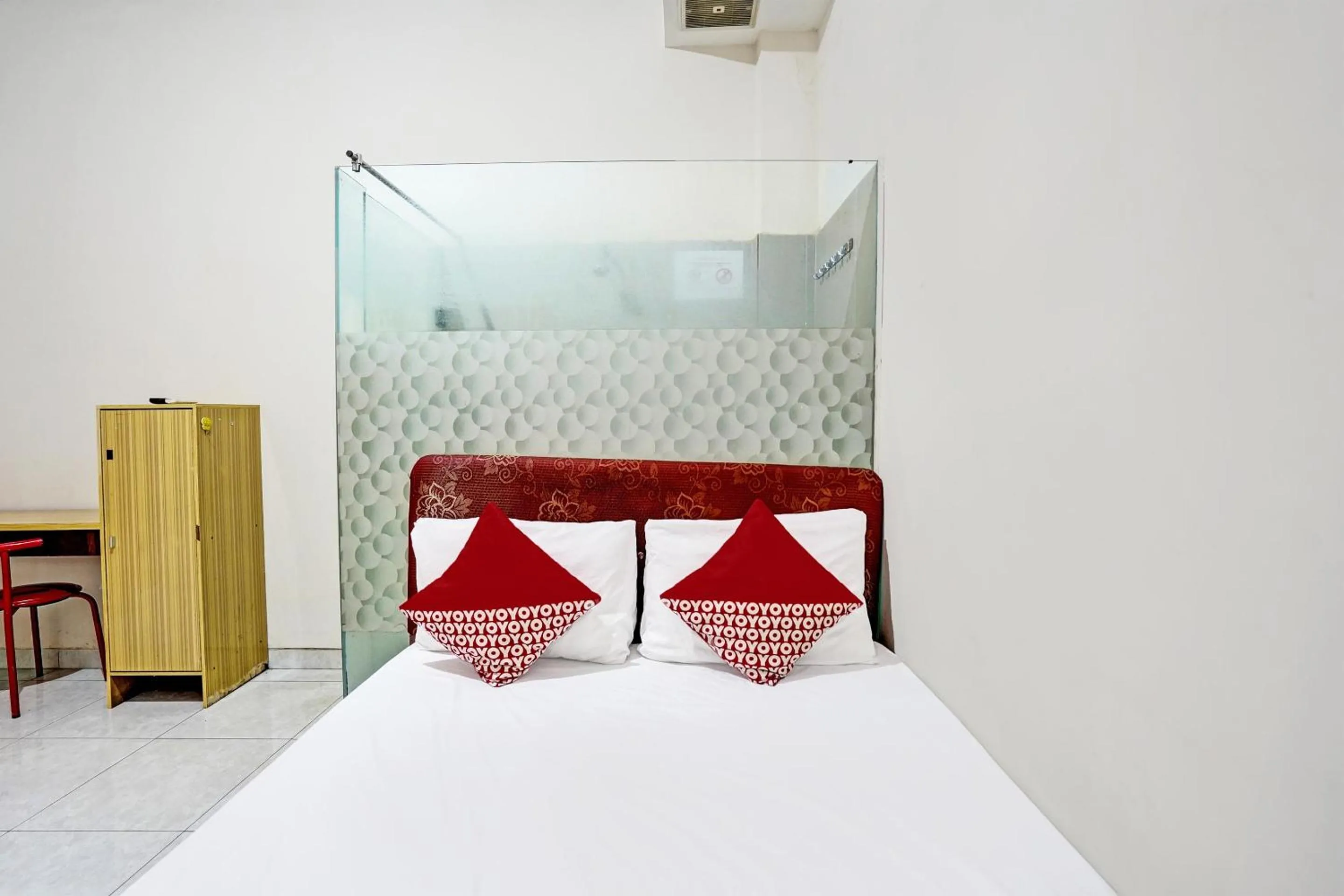 Bedroom, Bed in OYO Life 92190 Arya Guest House