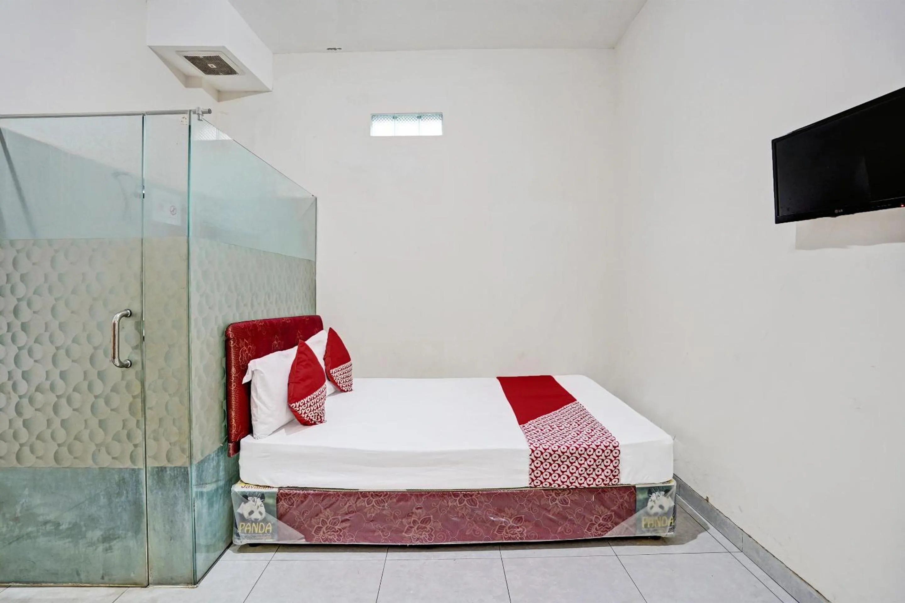 Bedroom, Bed in OYO Life 92190 Arya Guest House