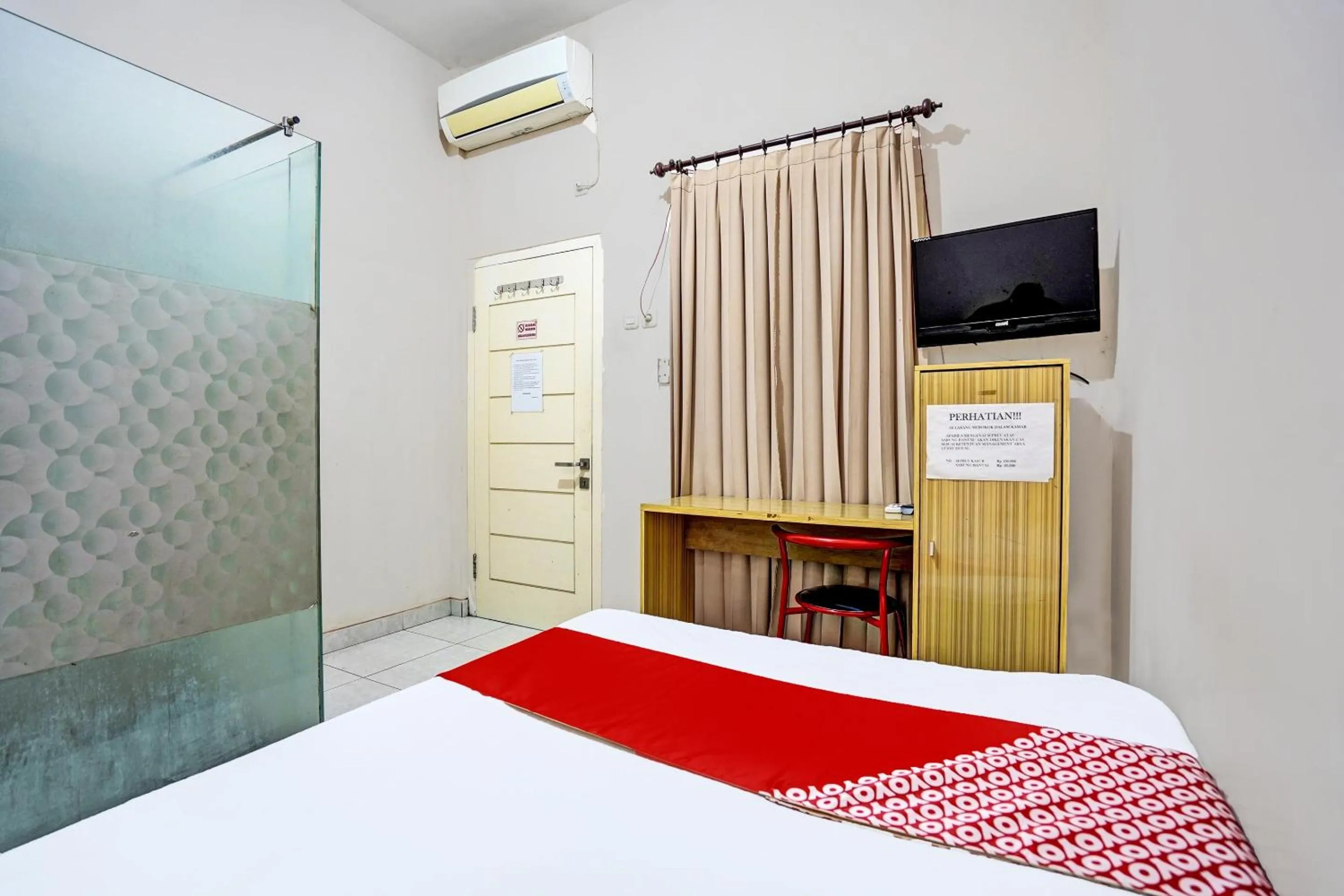 Bedroom, Bed in OYO Life 92190 Arya Guest House