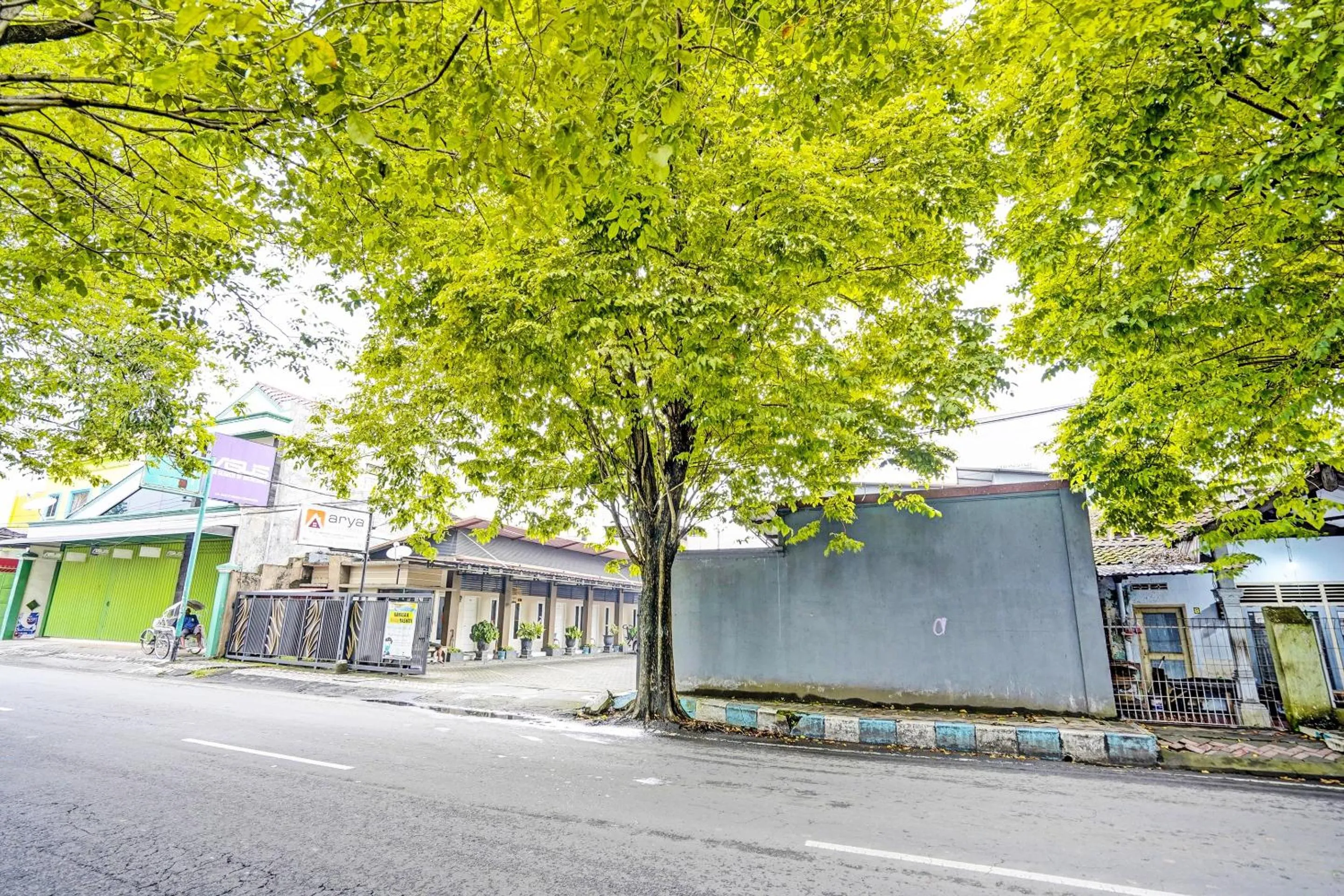 Facade/entrance in OYO Life 92190 Arya Guest House