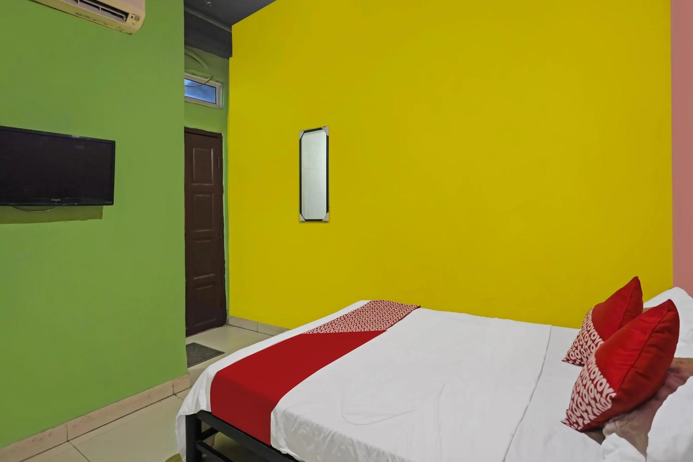 Bedroom, Bed in Hotel O Pelangi House 789 Syariah
