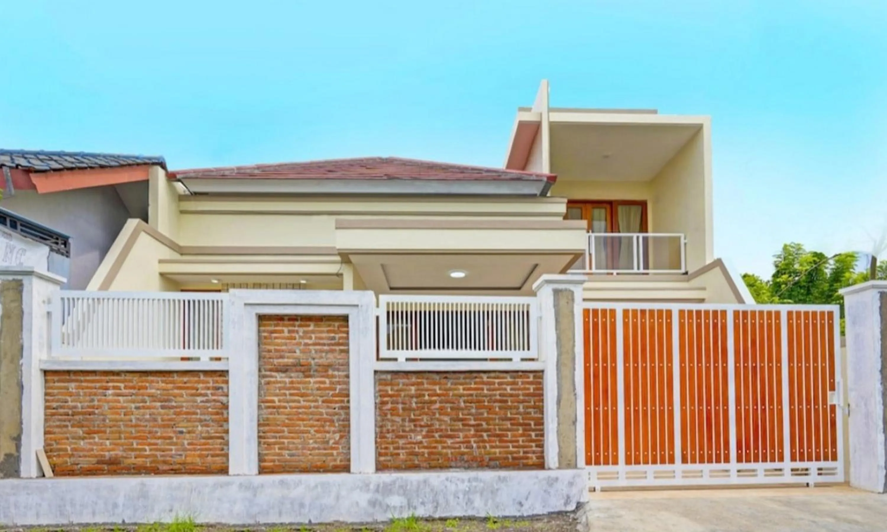 Property building in Kanggo Riko Family Homestay Mitra Reddoorz