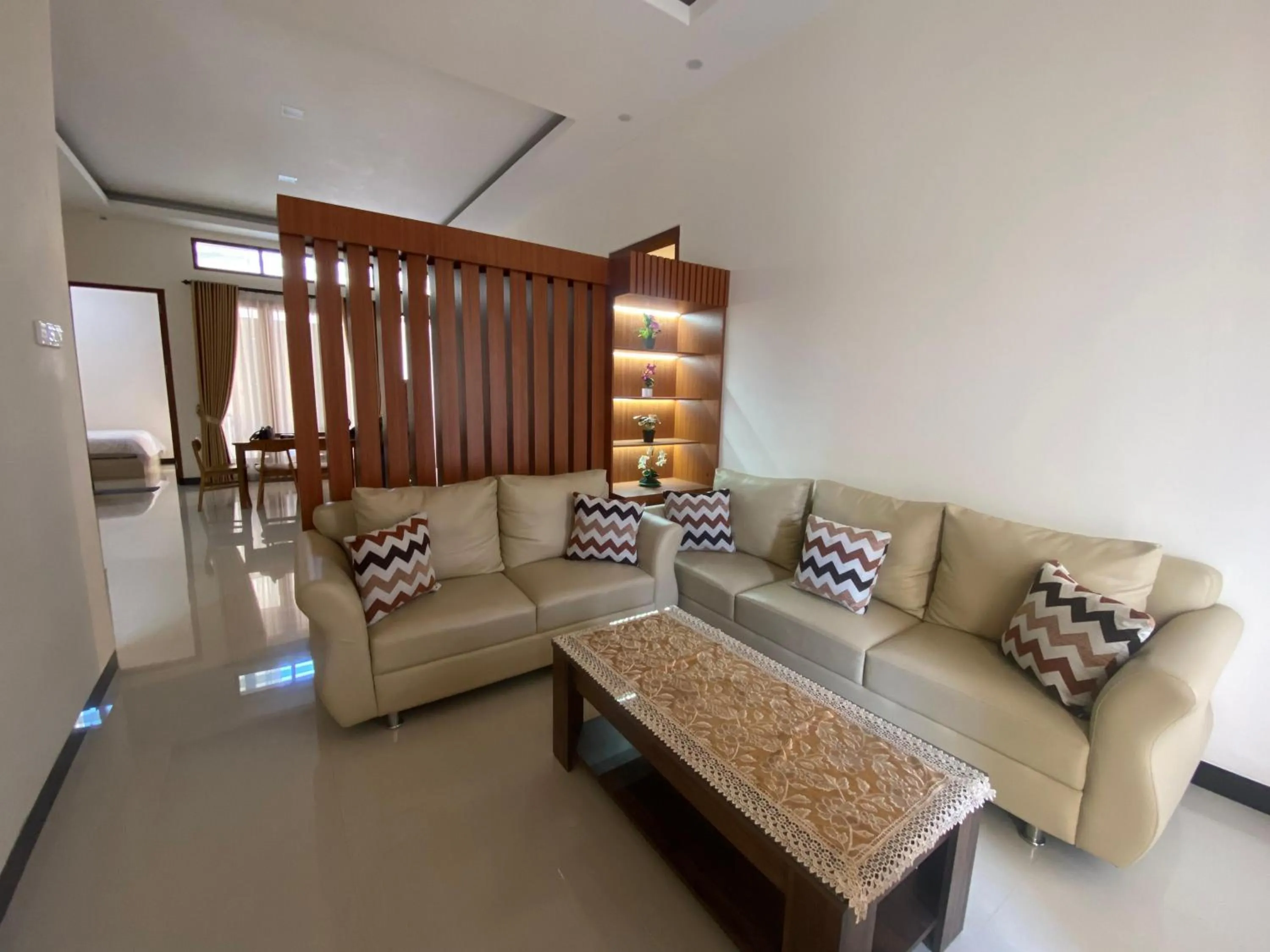 Living room in Kanggo Riko Family Homestay Mitra Reddoorz