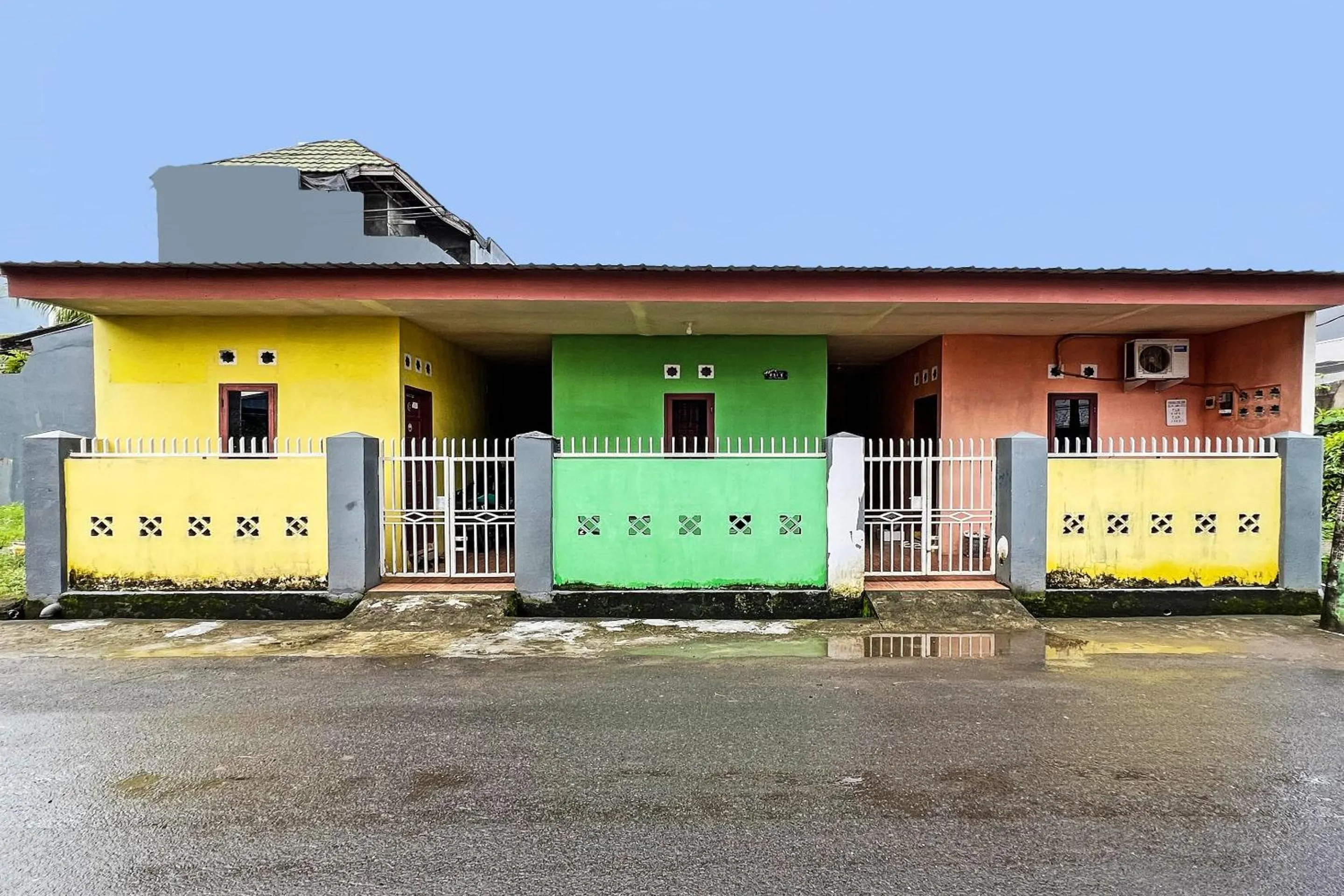 Facade/entrance in Hotel O Pondok Cahaya
