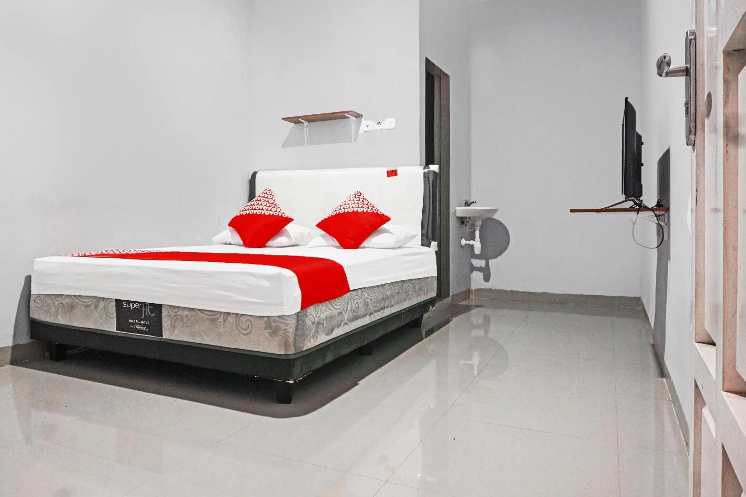 Bedroom, Bed in Hotel O Pondok Cahaya