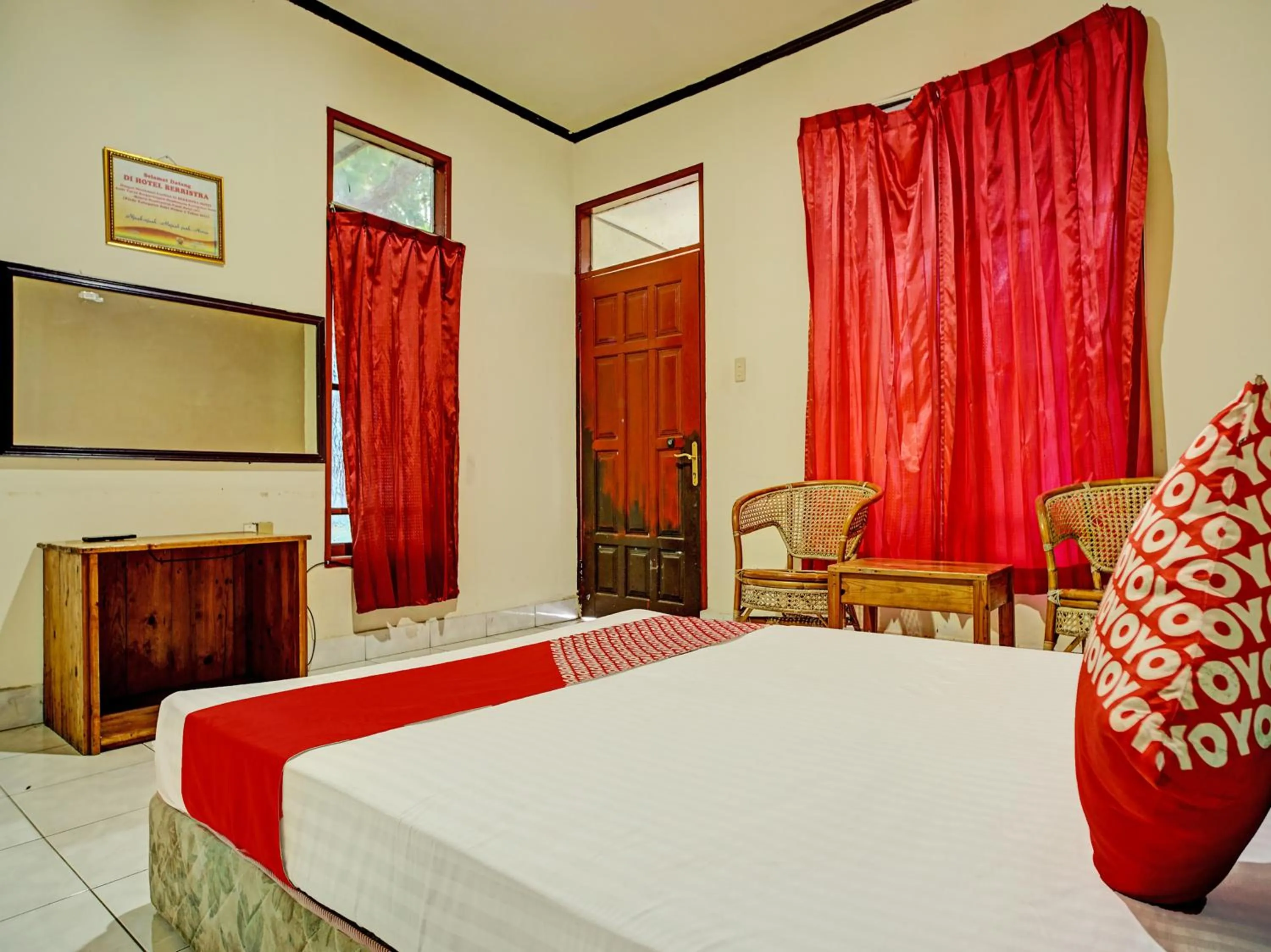 Bedroom, Bed in Capital O 92214 Beristera Hotel