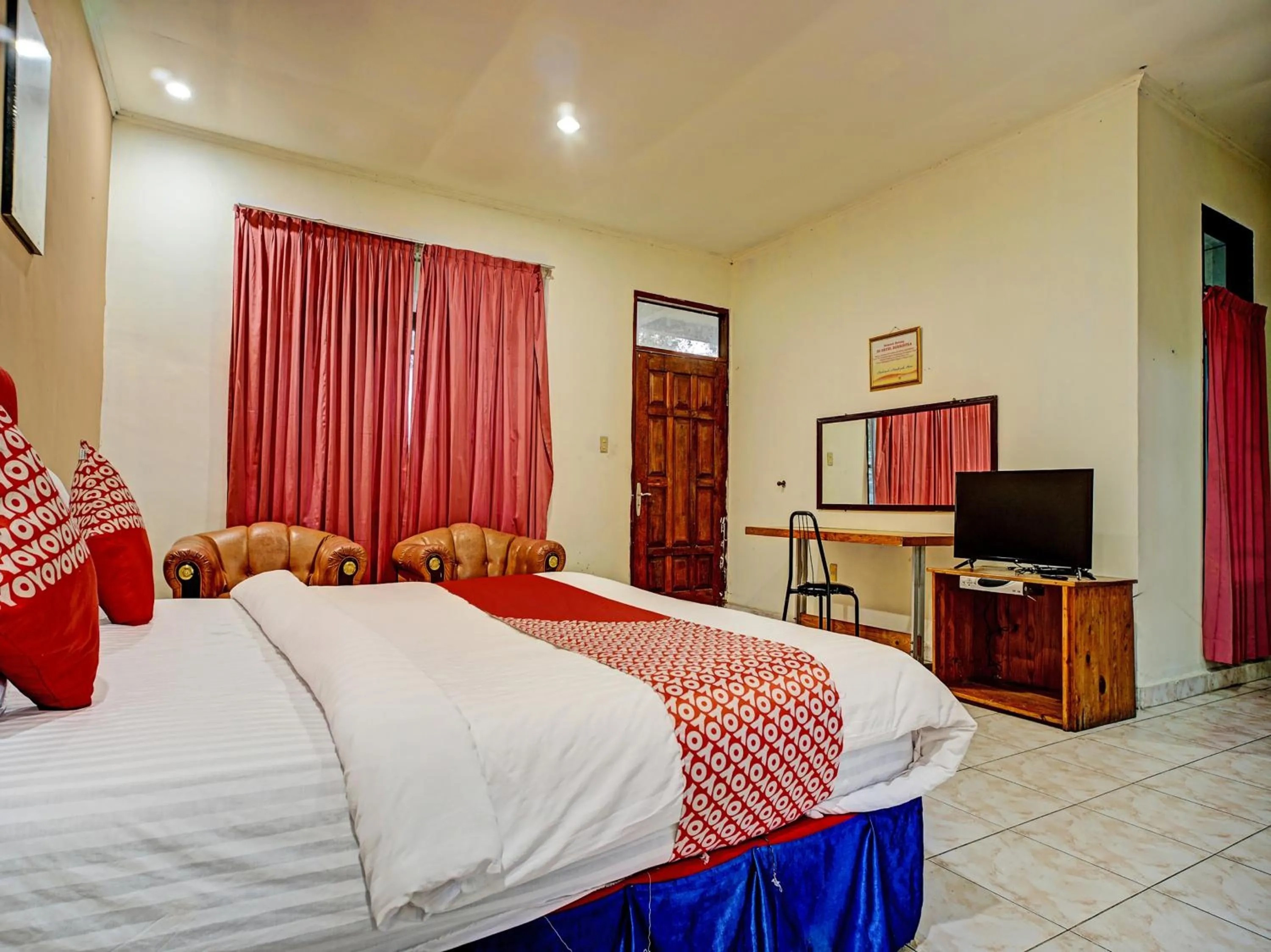 Bedroom, Bed in Capital O 92214 Beristera Hotel