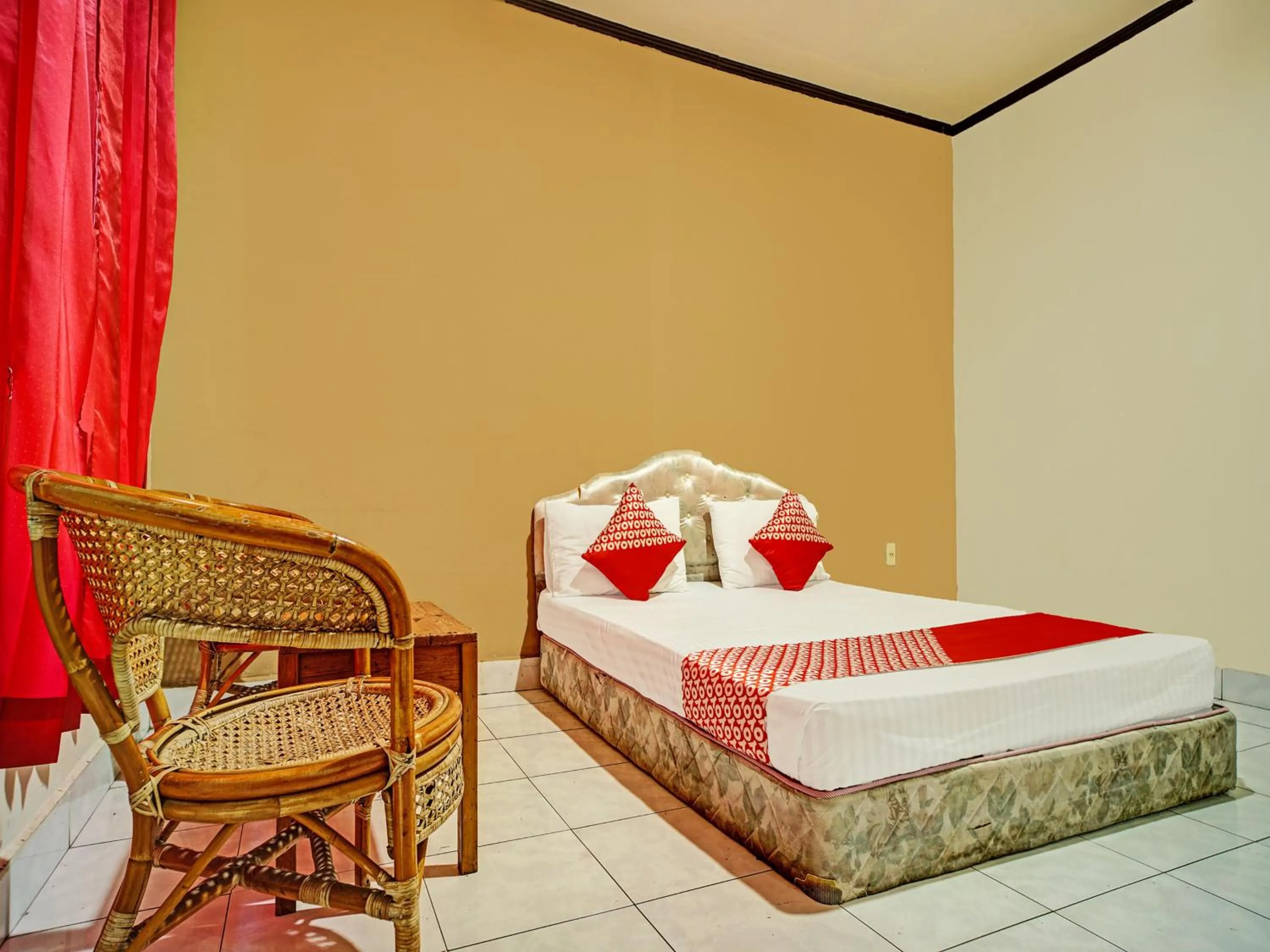 Bedroom, Bed in Capital O 92214 Beristera Hotel